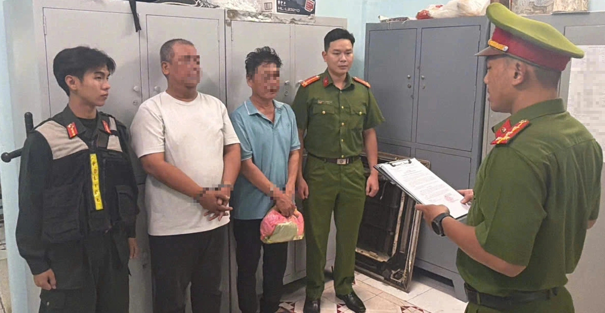 Công an TP.HCM bắt khẩn cấp 4 người gây rối tại sân bay Tân Sơn Nhất- Ảnh 1.