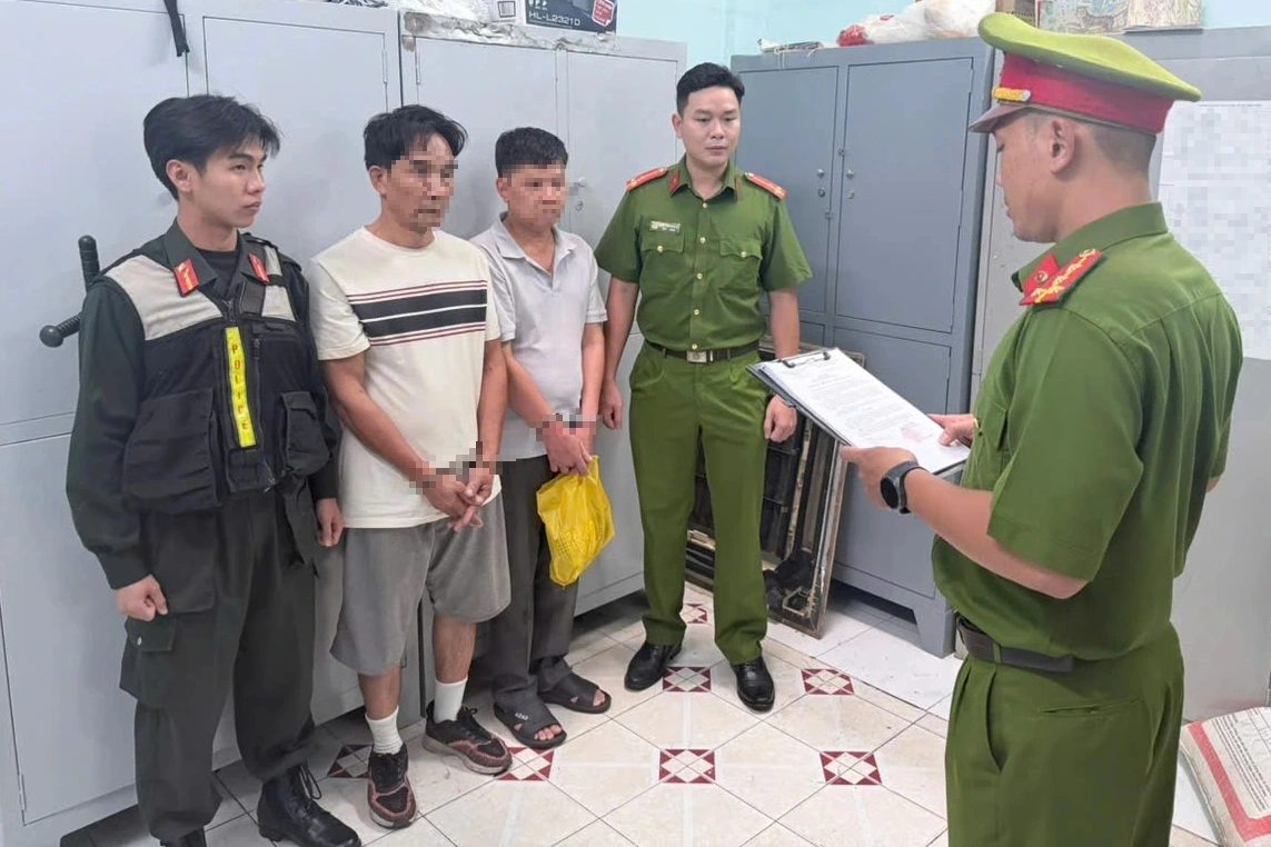 Công an TP.HCM bắt khẩn cấp 4 người gây rối tại sân bay Tân Sơn Nhất- Ảnh 2.