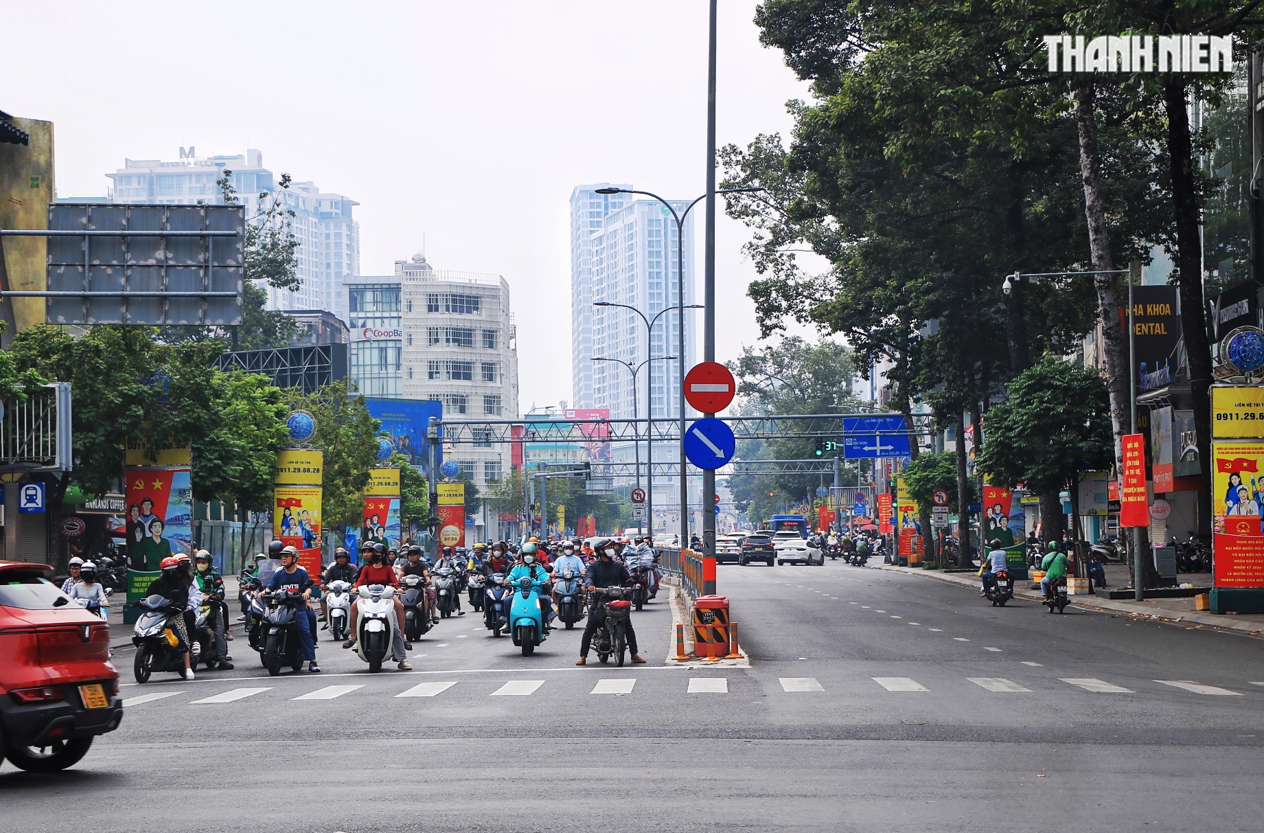 Hoàng hôn 28 tết trước ngày giao thừa: Đường phố trung tâm TP.HCM thật khác! - Ảnh 8.