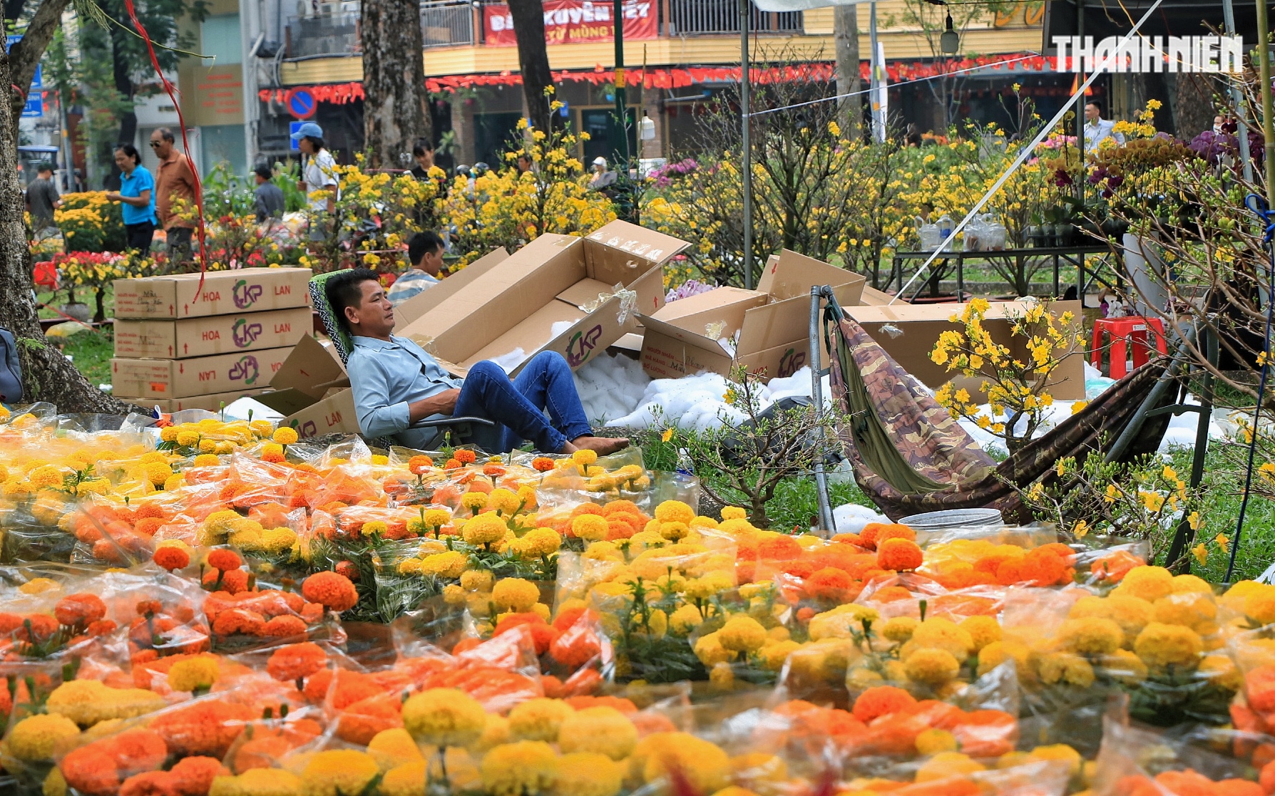 Nỗi niềm ở chợ hoa tết trung tâm TP.HCM: Ngày trước giao thừa người khóc, người cười! - Ảnh 4.