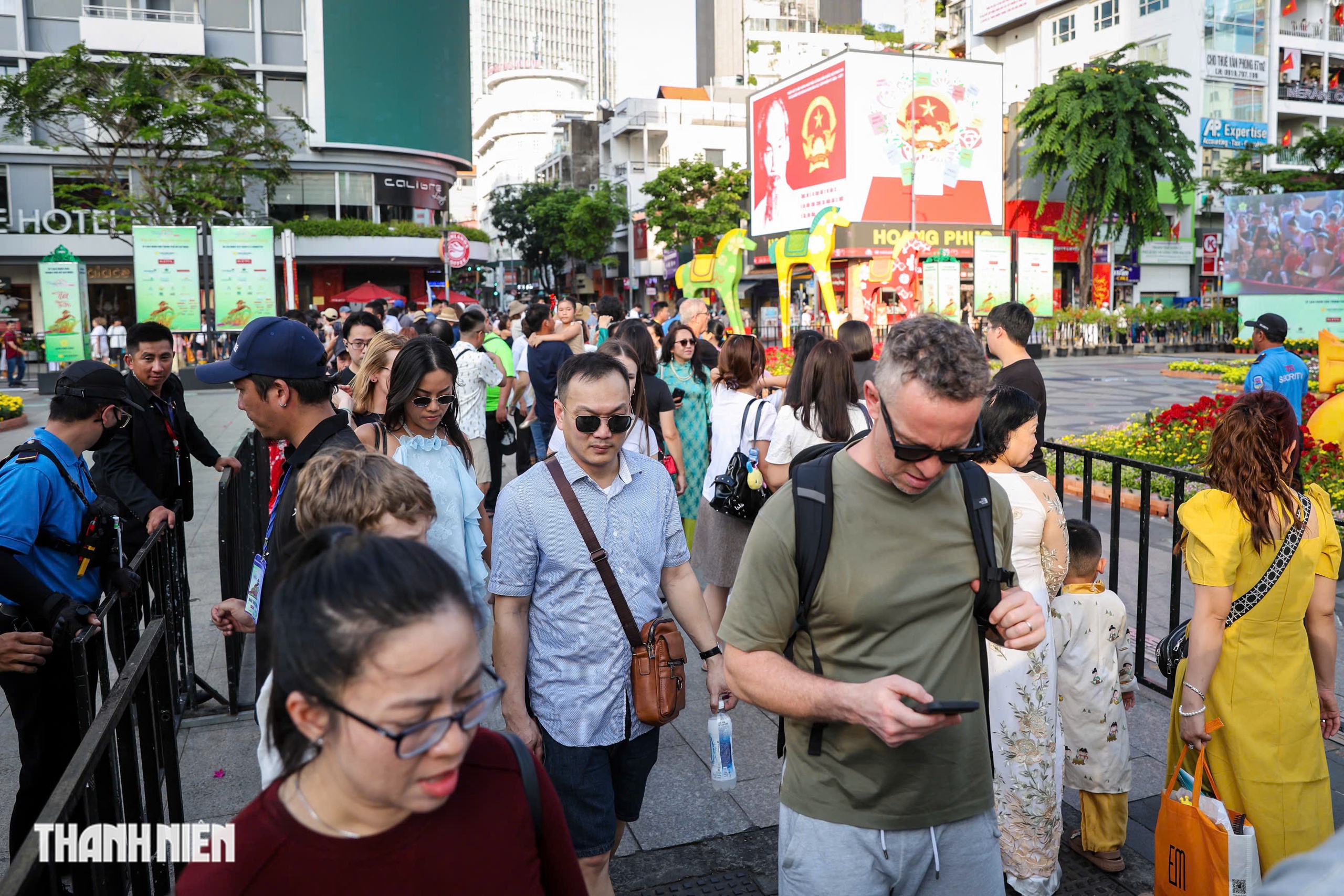 Sắp khai mạc đường hoa Nguyễn Huệ Tết B&iacute;nh Ngọ 2026 - Ảnh 3.