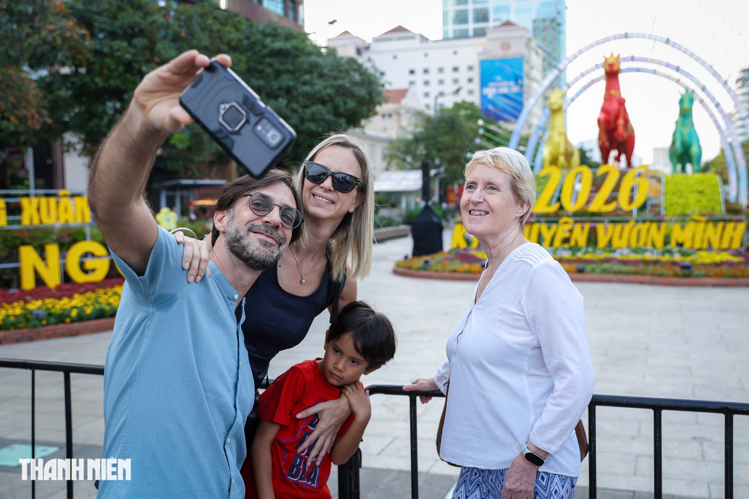 Sắp khai mạc đường hoa Nguyễn Huệ Tết B&iacute;nh Ngọ 2026 - Ảnh 4.