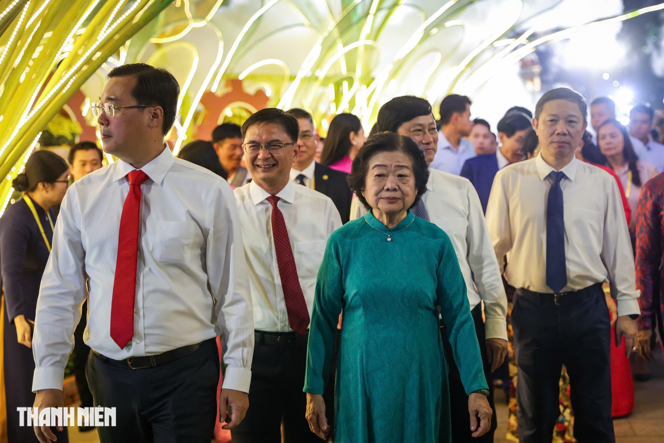 Ch&iacute;nh thức khai mạc đường hoa Nguyễn Huệ Tết B&iacute;nh Ngọ 2026 - Ảnh 5.