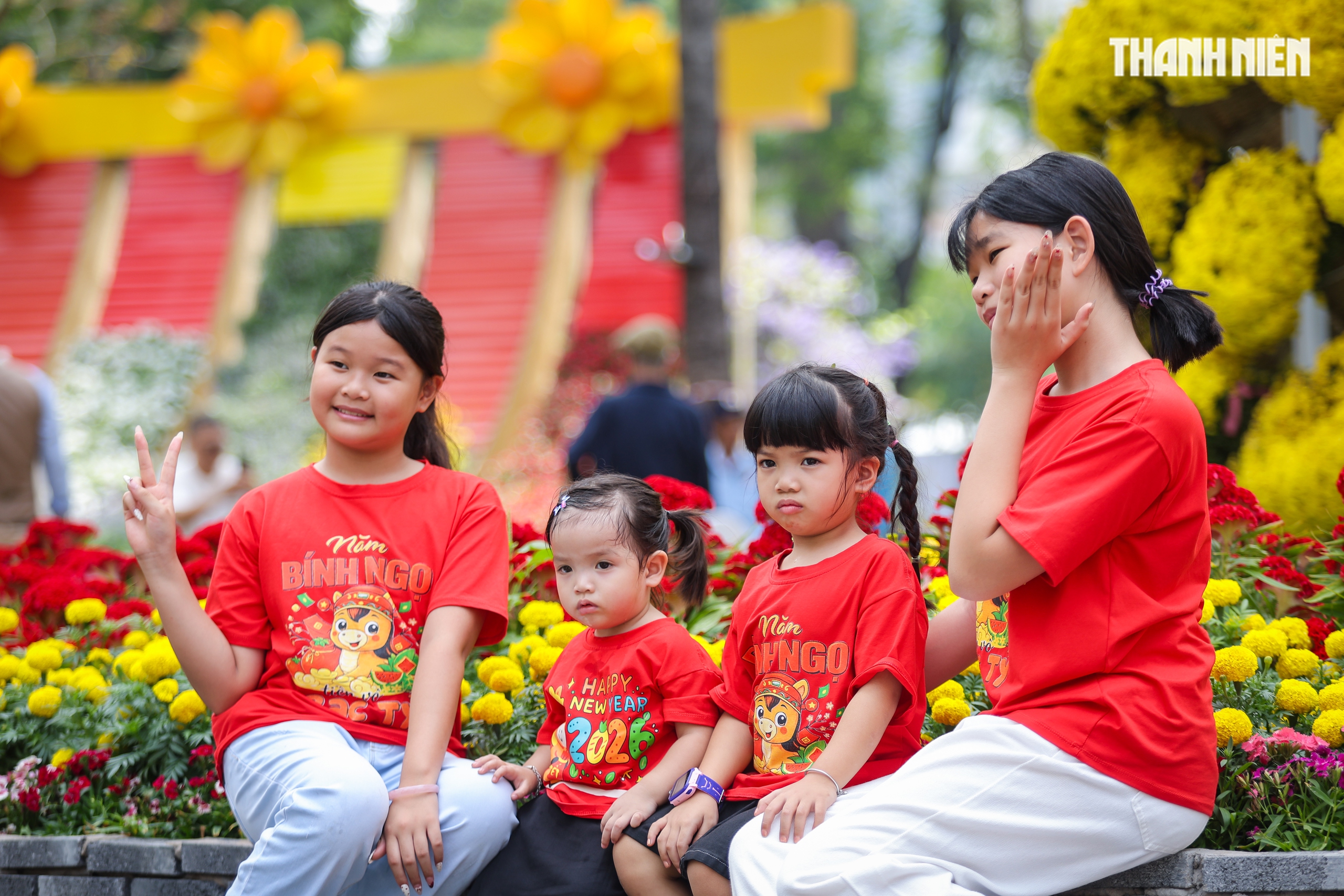 Bạn trẻ đổ về Hội hoa xuân Tao Đàn thưởng lãm sắc xuân, xem ngựa thật - Ảnh 12.