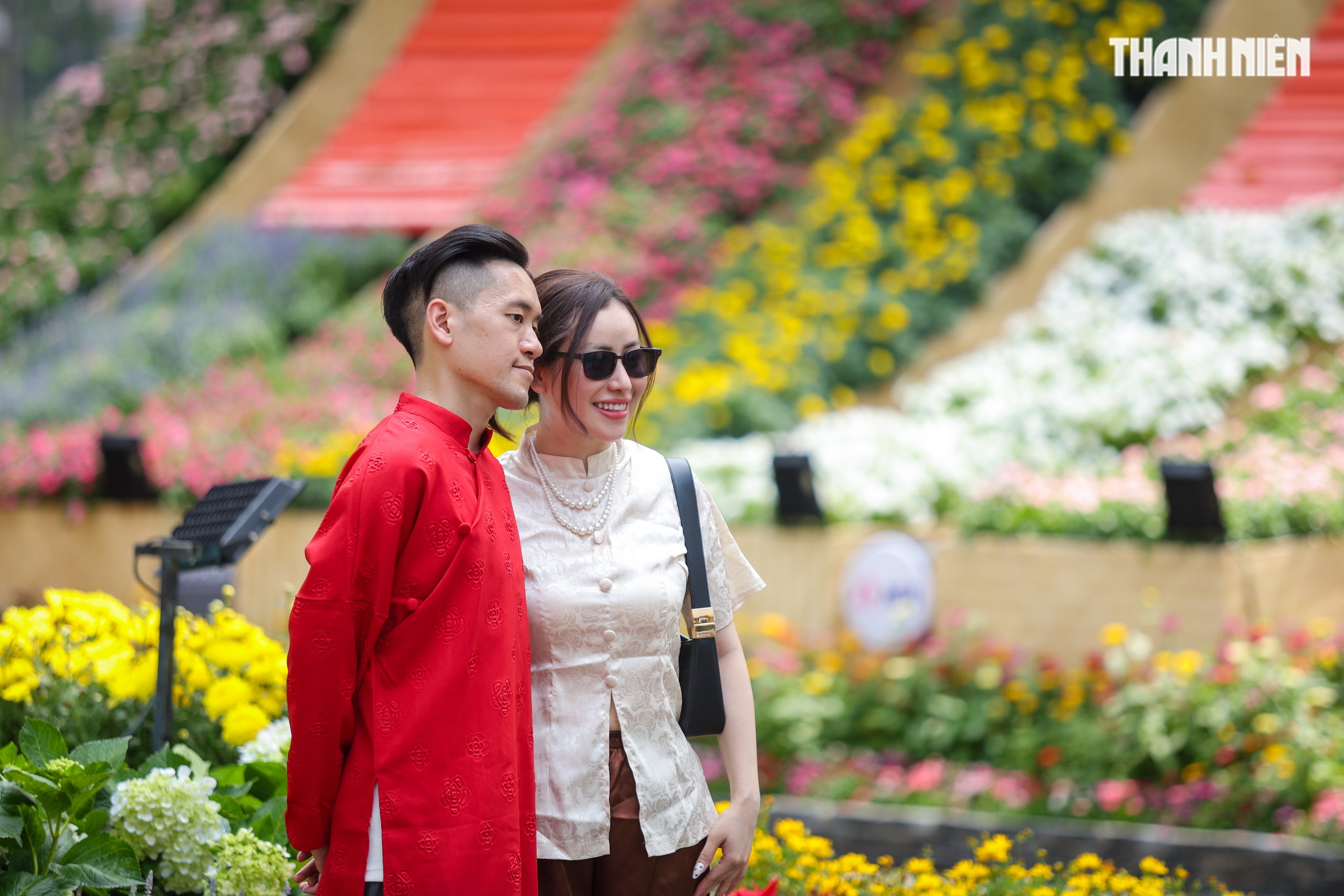 Bạn trẻ đổ về Hội hoa xuân Tao Đàn thưởng lãm sắc xuân, xem ngựa thật - Ảnh 10.