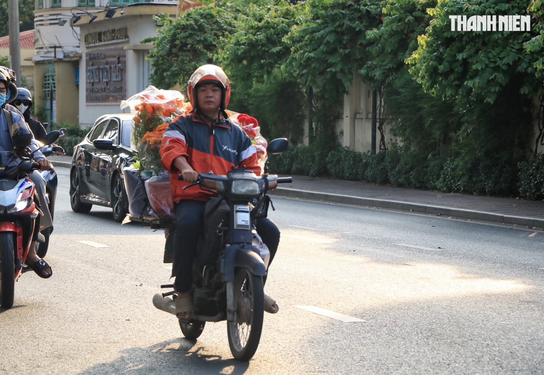 Hoàng hôn 28 tết trước ngày giao thừa: Đường phố trung tâm TP.HCM thật khác! - Ảnh 12.