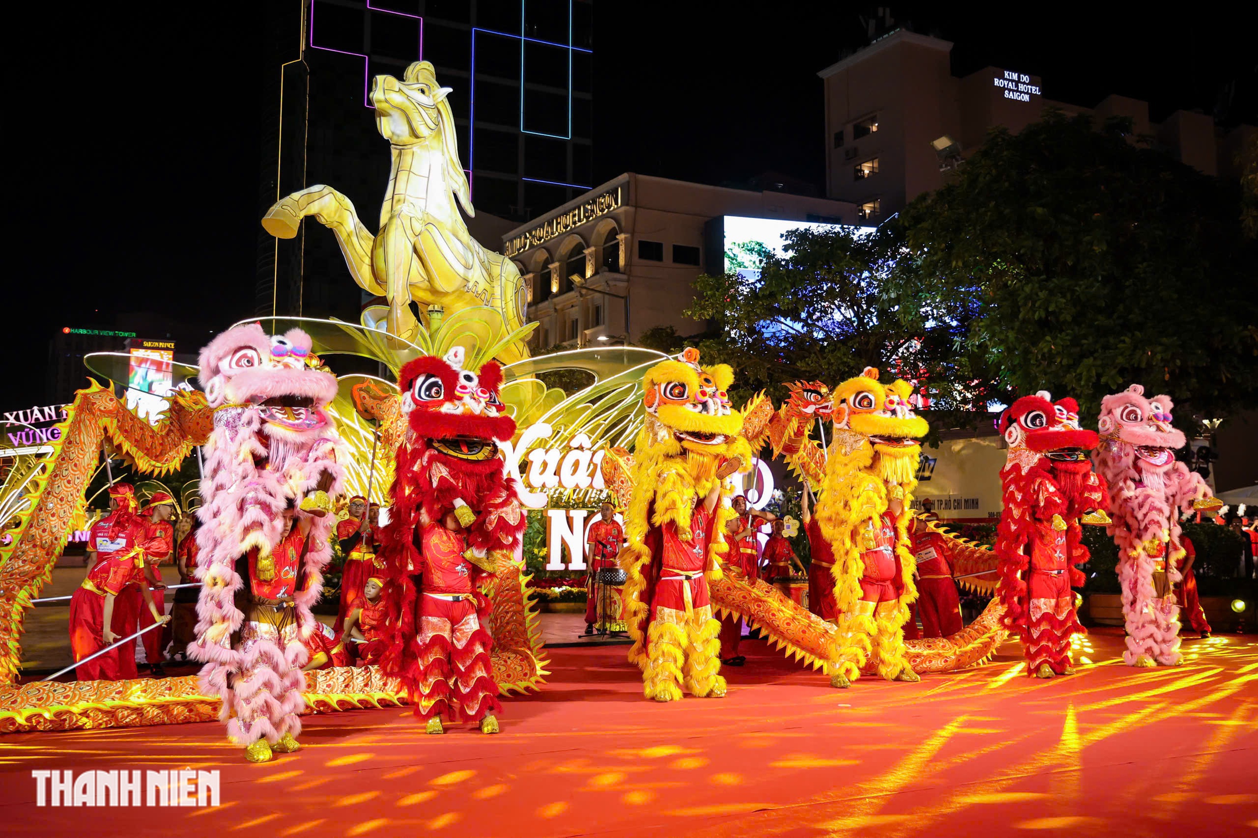 Ch&iacute;nh thức khai mạc đường hoa Nguyễn Huệ Tết B&iacute;nh Ngọ 2026 - Ảnh 1.