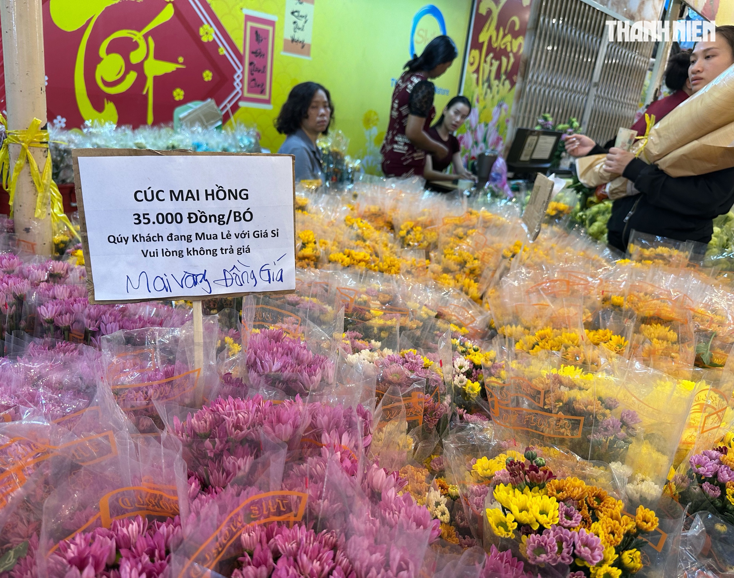 Giữa trưa 28 tết: Bất ngờ ở chợ hoa lớn nhất TP.HCM - Ảnh 8.