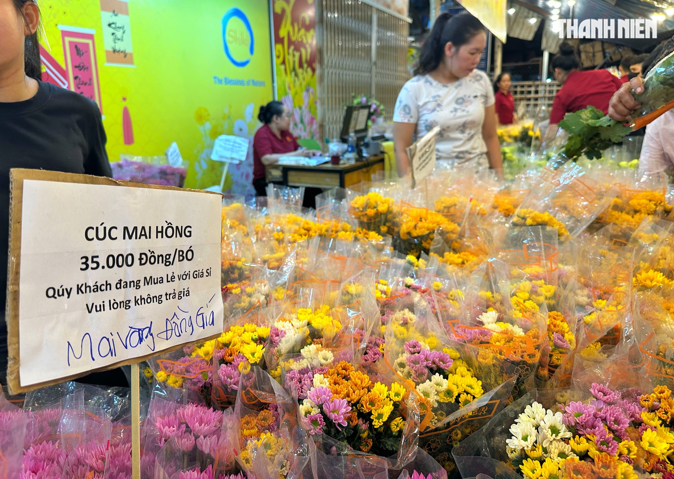 Đêm 28 tết, độc lạ chợ hoa lớn nhất TP.HCM: Shop… không cho trả giá, vì sao? - Ảnh 5.