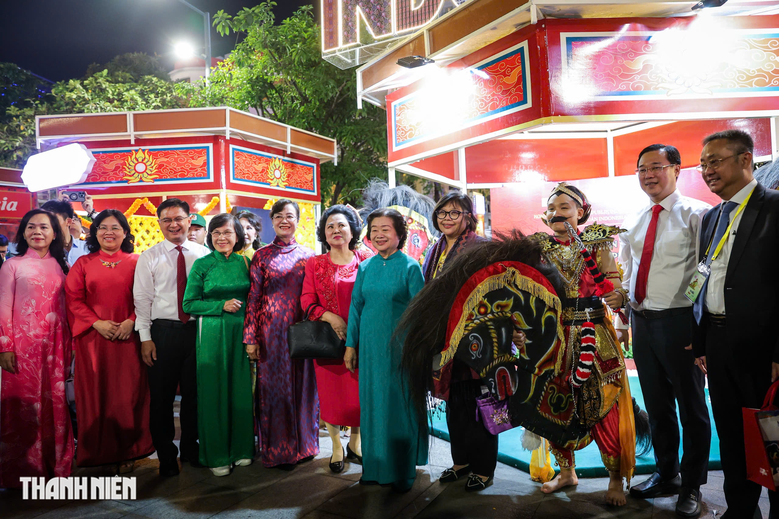 Ch&iacute;nh thức khai mạc đường hoa Nguyễn Huệ Tết B&iacute;nh Ngọ 2026 - Ảnh 6.