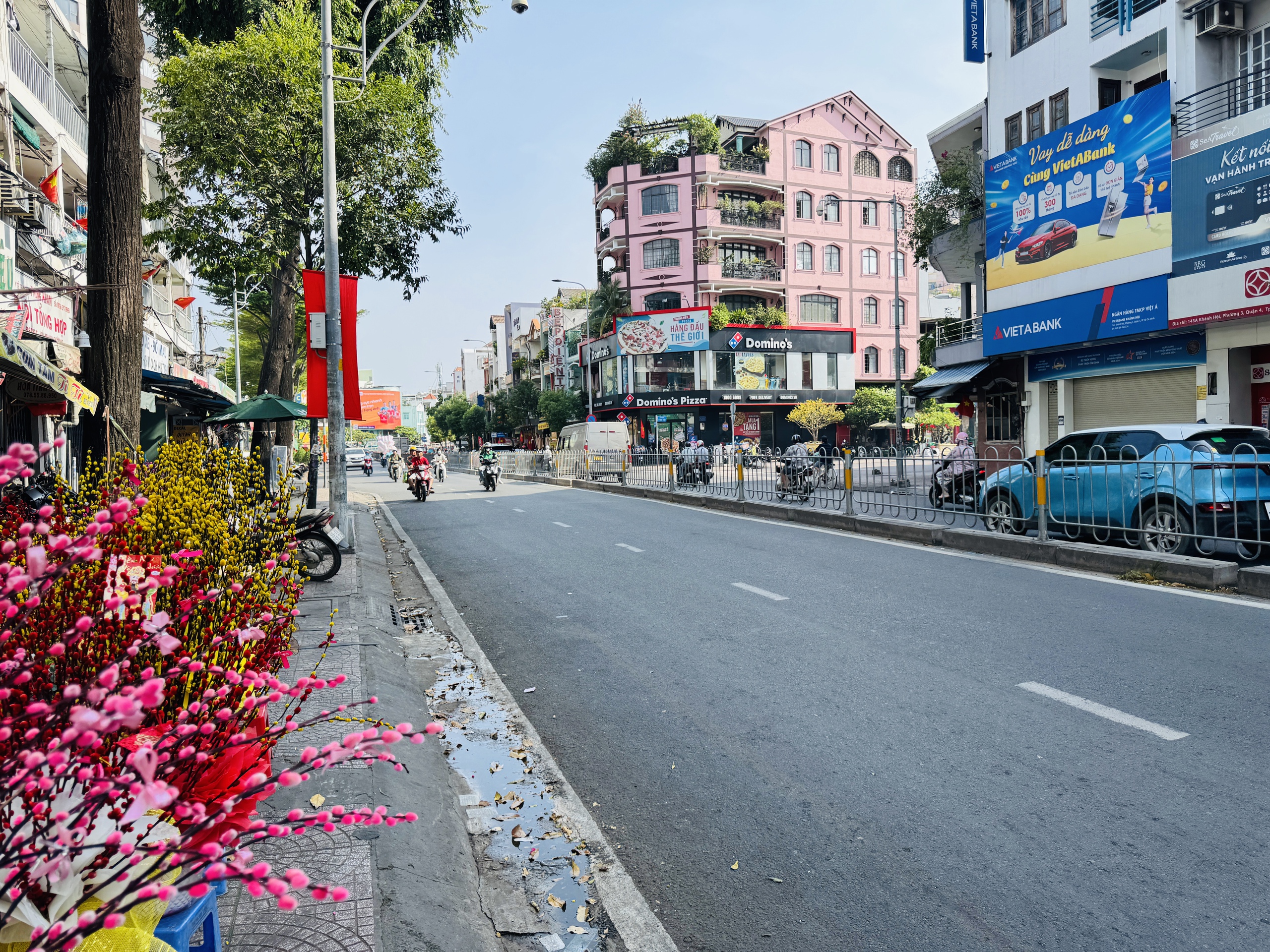 Ngày 28 tết, đường phố TP.HCM thoáng lạ- Ảnh 10.