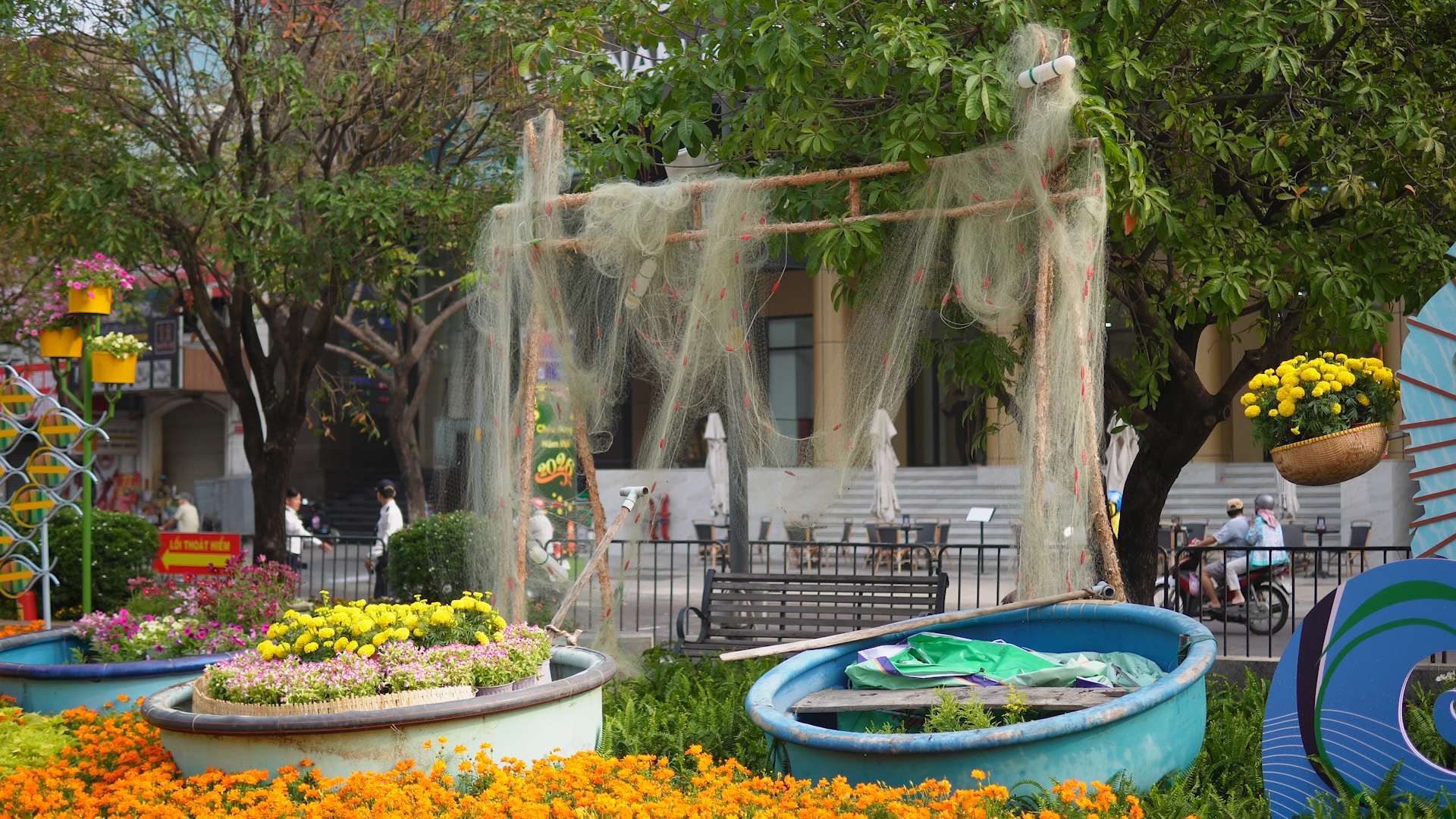 Trải nghiệm đường hoa Nguyễn Huệ Tết Bính Ngọ 2026: Dấu ấn siêu đô thị sau sáp nhập - Ảnh 3. Trải nghiệm đường hoa Nguyễn Huệ Tết Bính Ngọ 2026: Dấu ấn siêu đô thị sau sáp nhập - Ảnh 3.