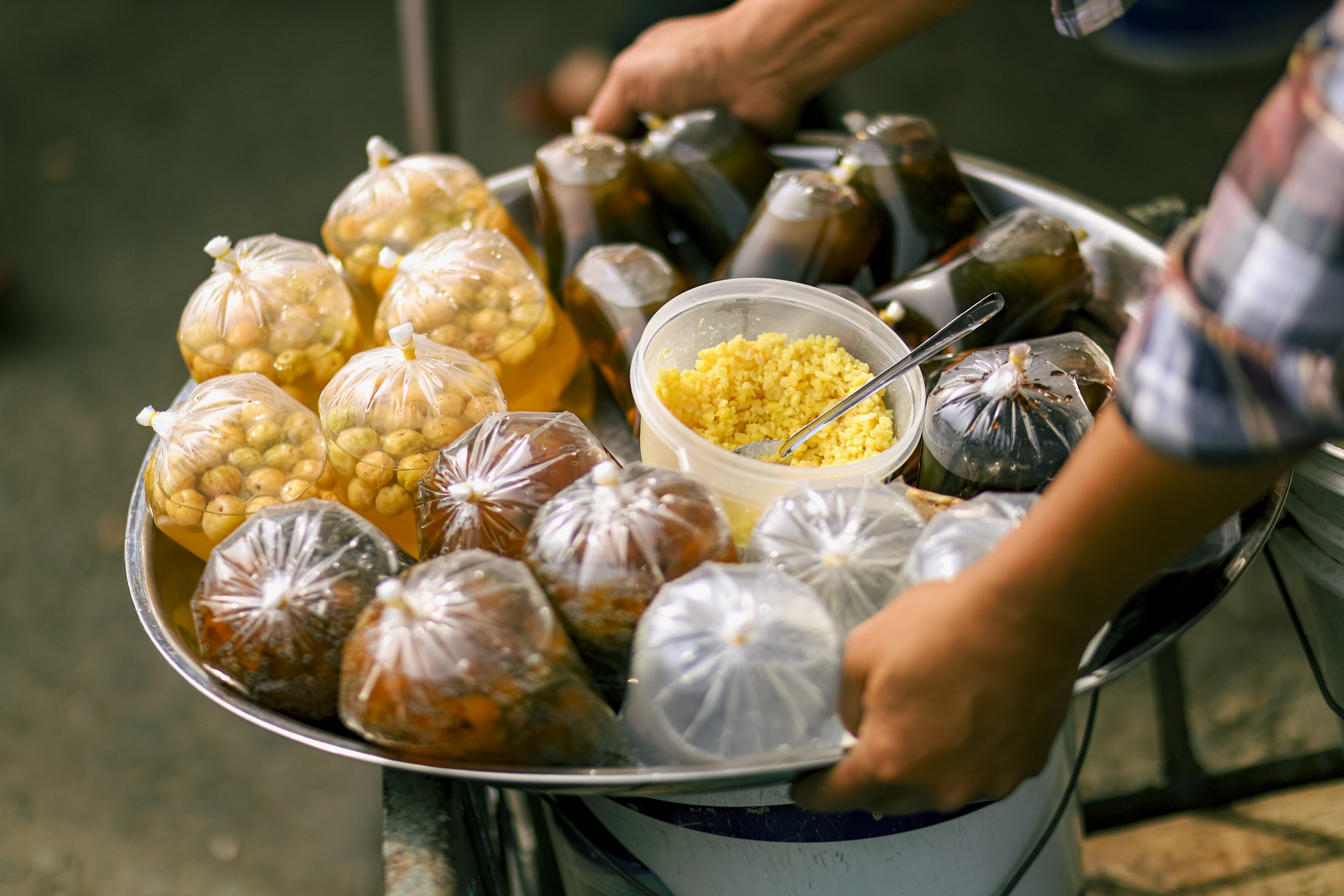 Chợ miền Tây Đất Sét ngày 28 tết: Khám phá hương vị tết truyền thống - Ảnh 10.