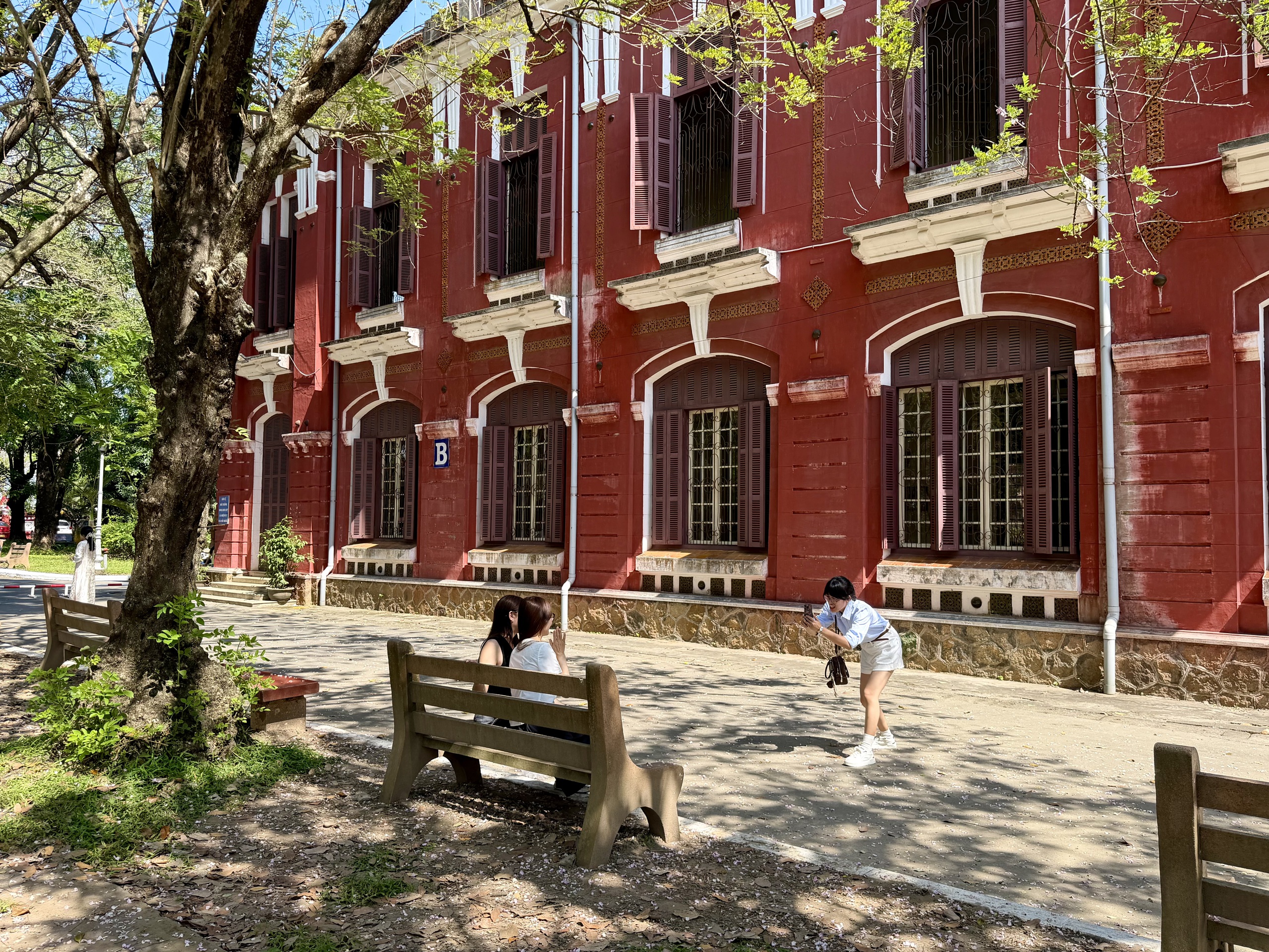 Tết 2026 tại Trường Quốc học Huế: Điểm đến check in cho các thế hệ học sinh - Ảnh 6. Tết 2026 tại Trường Quốc học Huế: Điểm đến check in cho các thế hệ học sinh - Ảnh 6.