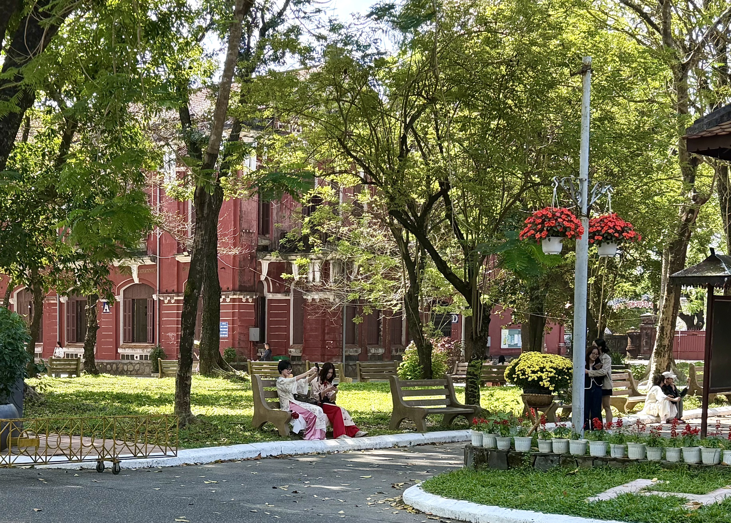 Tết 2026 tại Trường Quốc học Huế: Điểm đến check in cho các thế hệ học sinh - Ảnh 13. Tết 2026 tại Trường Quốc học Huế: Điểm đến check in cho các thế hệ học sinh - Ảnh 13.