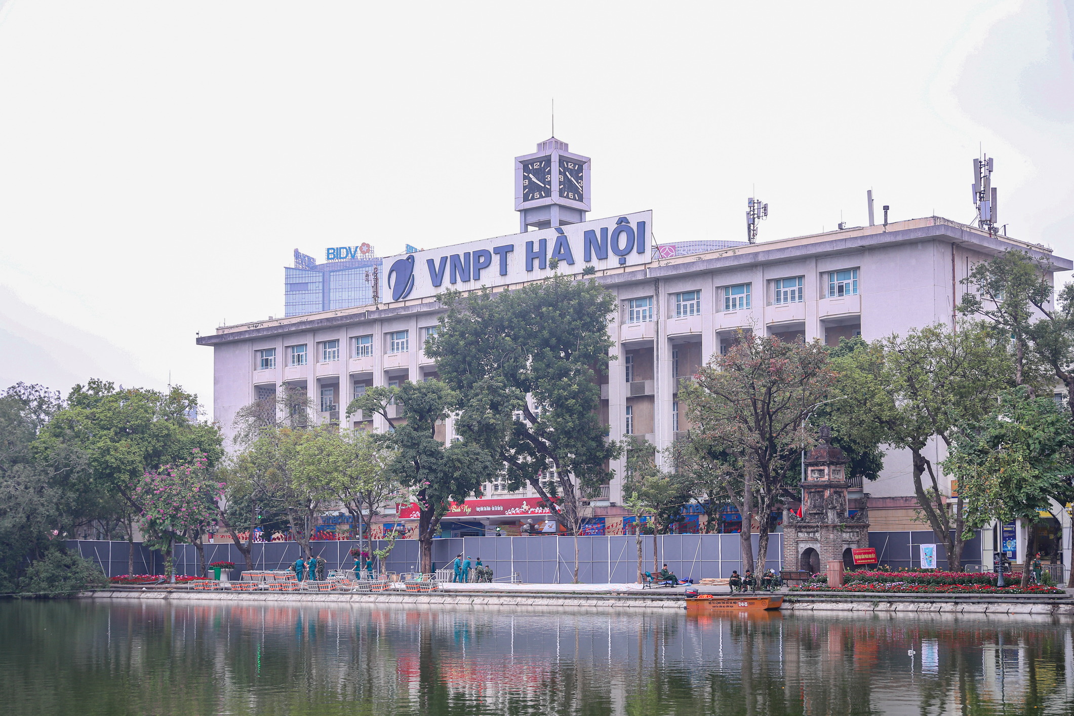 Cận cảnh trận địa pháo hoa chào mừng năm mới Bính Ngọ 2026 tại Hà Nội- Ảnh 10. Cận cảnh trận địa pháo hoa chào mừng năm mới Bính Ngọ 2026 tại Hà Nội- Ảnh 10.