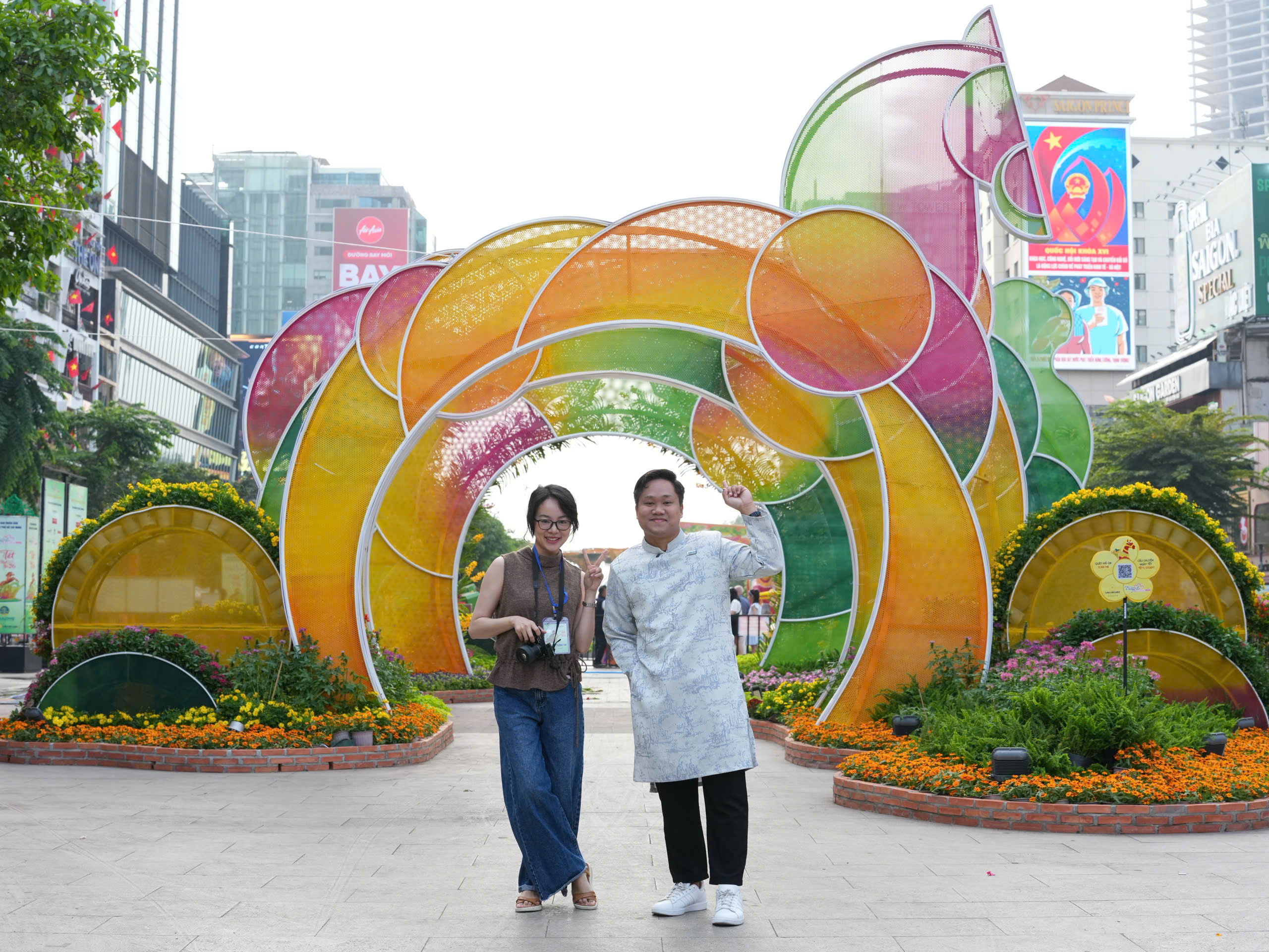 Trải nghiệm đường hoa Nguyễn Huệ Tết Bính Ngọ 2026: Dấu ấn siêu đô thị sau sáp nhập - Ảnh 1. Trải nghiệm đường hoa Nguyễn Huệ Tết Bính Ngọ 2026: Dấu ấn siêu đô thị sau sáp nhập - Ảnh 1.