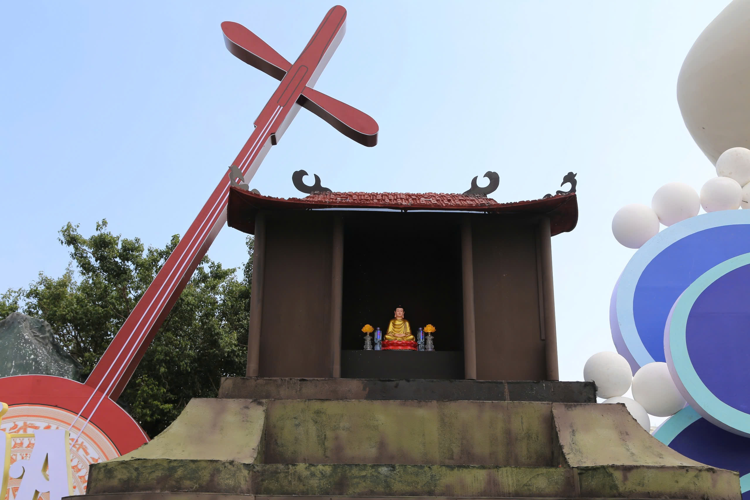 Rực rỡ ‘điểm hẹn du xuân’ bên vịnh Hạ Long- Ảnh 8. Rực rỡ ‘điểm hẹn du xuân’ bên vịnh Hạ Long- Ảnh 8.