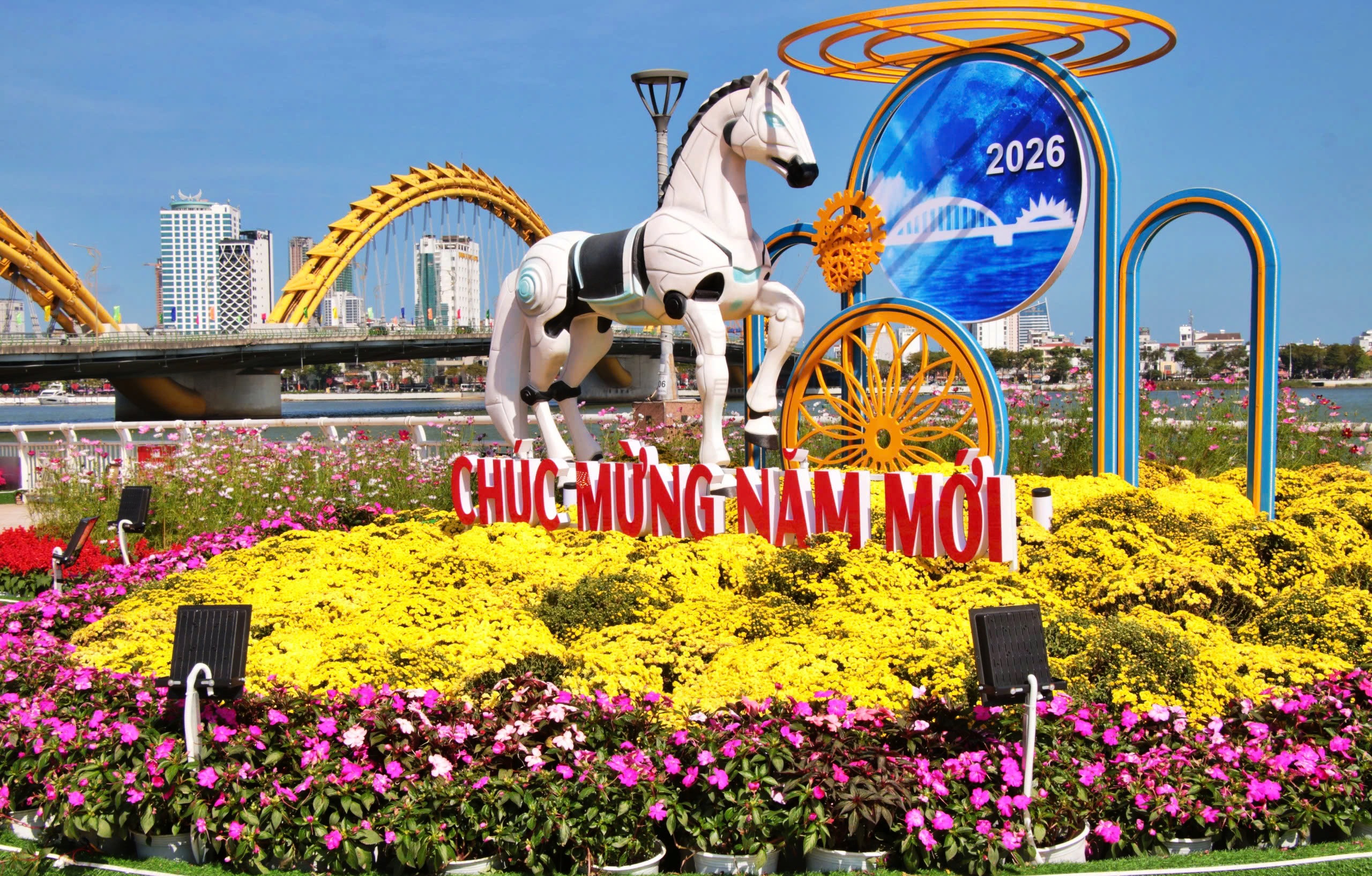 Dòng người rần rần đổ về chech-in cùng siêu phẩm Kim Mã 4.0 bên sông Hàn- Ảnh 3. Dòng người rần rần đổ về chech-in cùng siêu phẩm Kim Mã 4.0 bên sông Hàn- Ảnh 3.