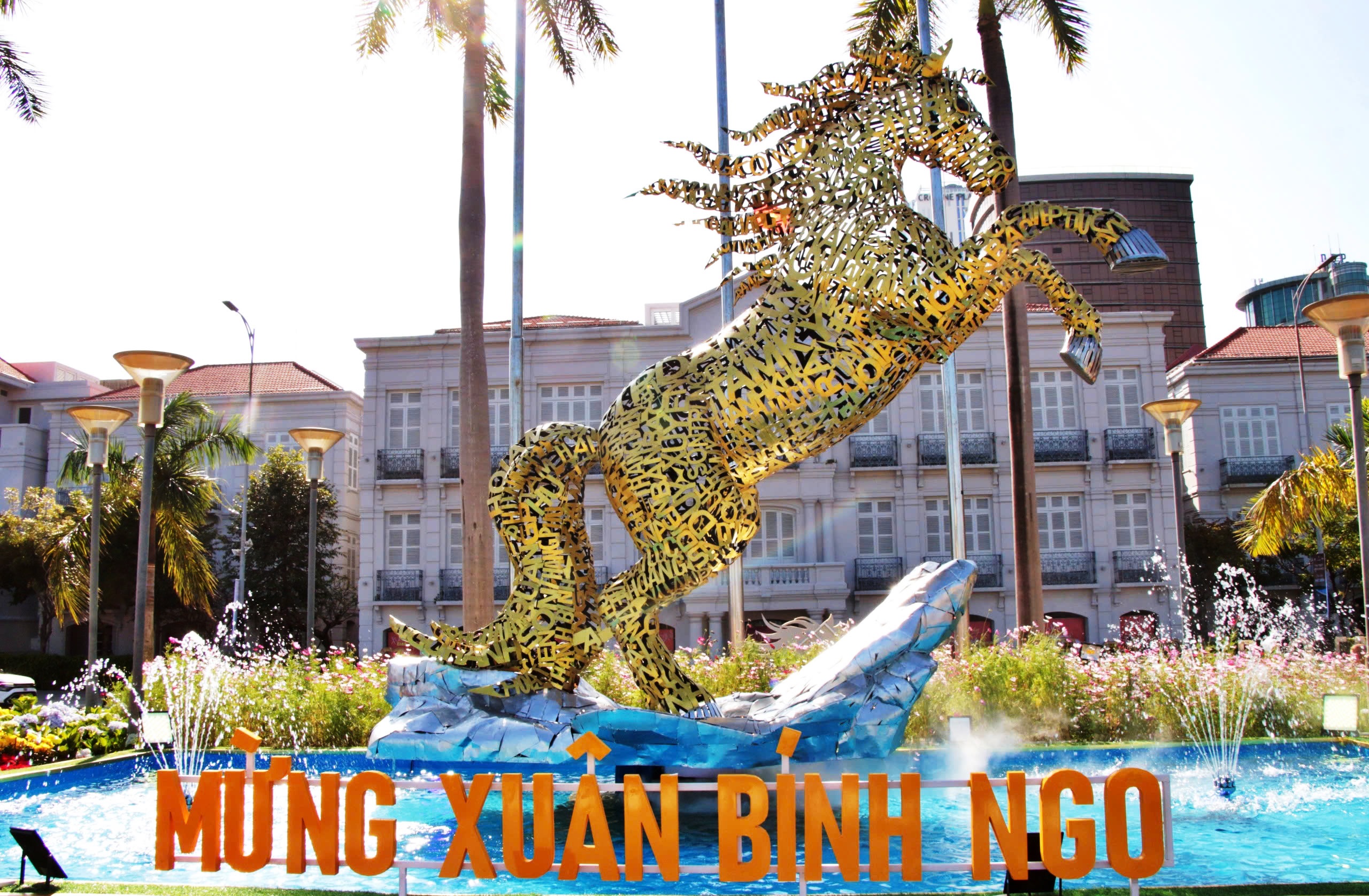 Dòng người rần rần đổ về chech-in cùng siêu phẩm Kim Mã 4.0 bên sông Hàn- Ảnh 15. Dòng người rần rần đổ về chech-in cùng siêu phẩm Kim Mã 4.0 bên sông Hàn- Ảnh 15.