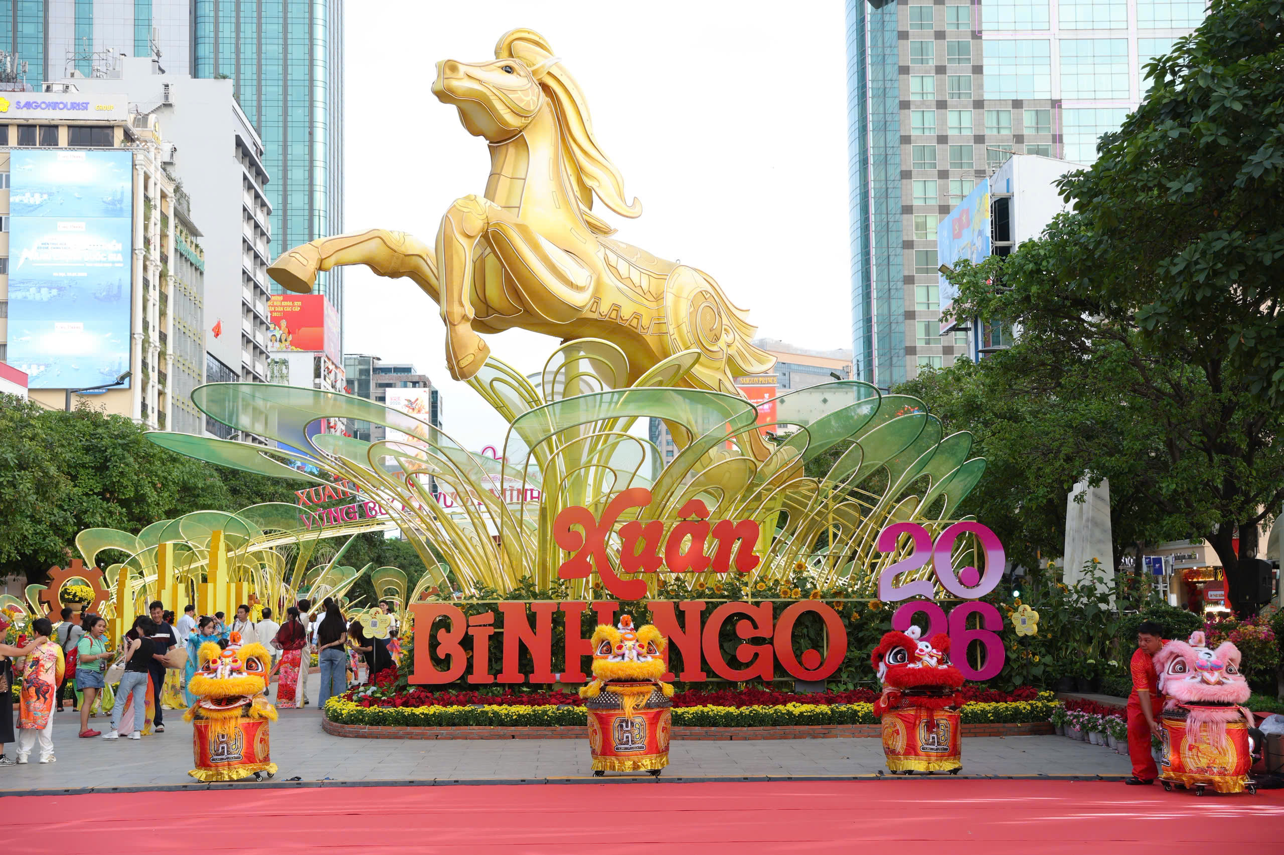 Sắp khai mạc đường hoa Nguyễn Huệ Tết B&iacute;nh Ngọ 2026 - Ảnh 1.