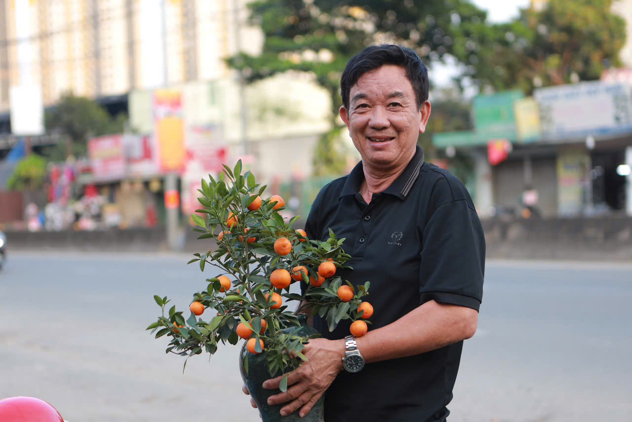 Chị Yến tặng 500 chậu hoa tết cho người khó khăn nhân dịp tết yêu thương 2026 - Ảnh 3. Chị Yến tặng 500 chậu hoa tết cho người khó khăn nhân dịp tết yêu thương 2026 - Ảnh 3.