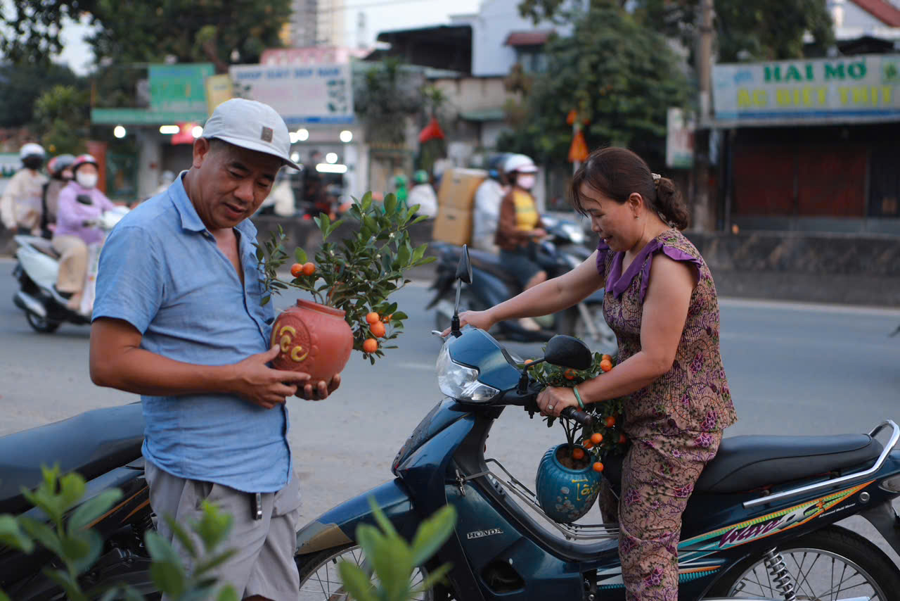 Chị Yến tặng 500 chậu hoa tết cho người khó khăn nhân dịp tết yêu thương 2026 - Ảnh 6. Chị Yến tặng 500 chậu hoa tết cho người khó khăn nhân dịp tết yêu thương 2026 - Ảnh 6.