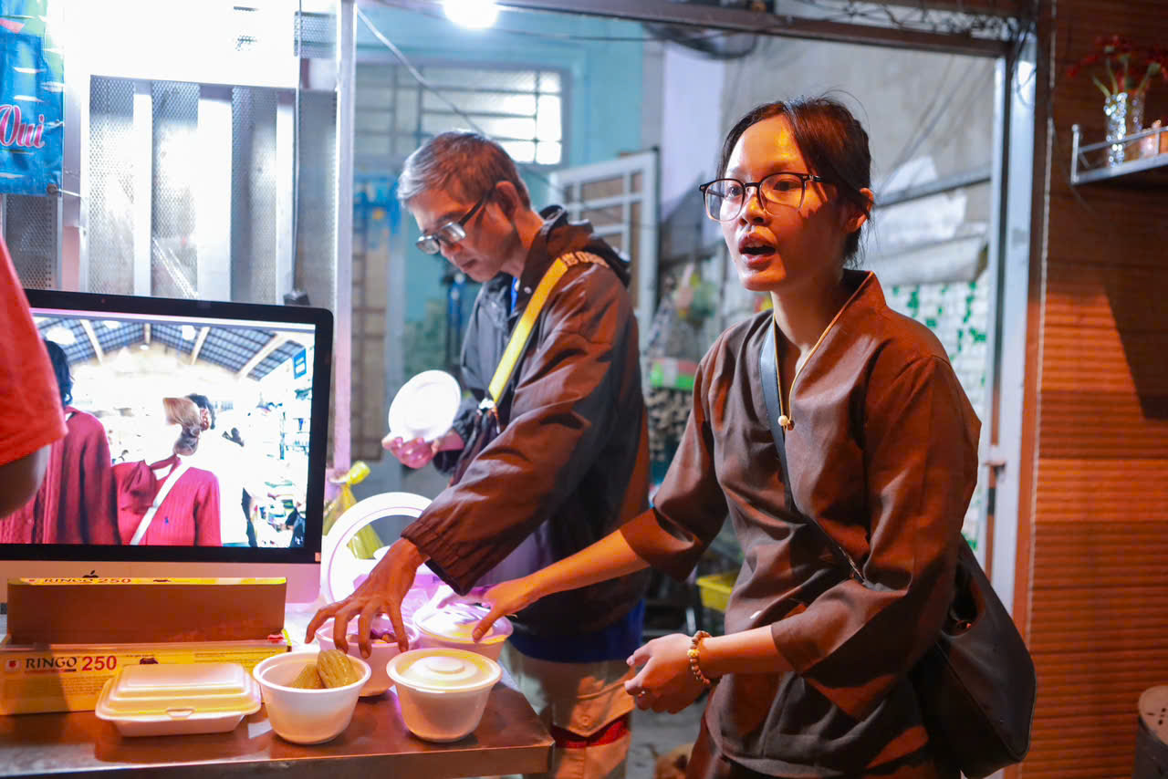 Cơm đo&agrave;n vi&ecirc;n 0 đồng ở TP.HCM đ&ecirc;m giao thừa, sẻ chia nghĩa t&igrave;nh c&ograve;n m&atilde;i
- Ảnh 10.