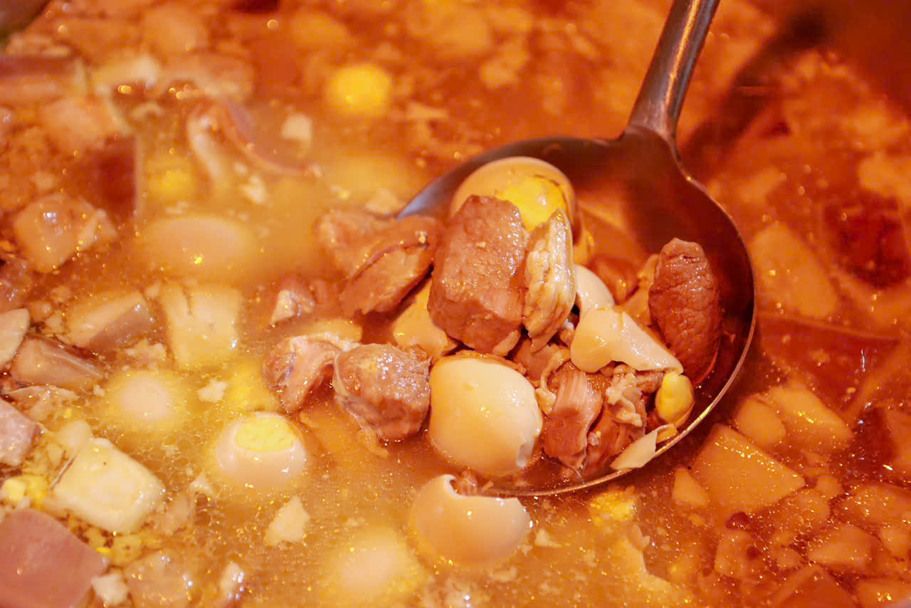 Cơm đo&agrave;n vi&ecirc;n 0 đồng ở TP.HCM đ&ecirc;m giao thừa, sẻ chia nghĩa t&igrave;nh c&ograve;n m&atilde;i
- Ảnh 8.