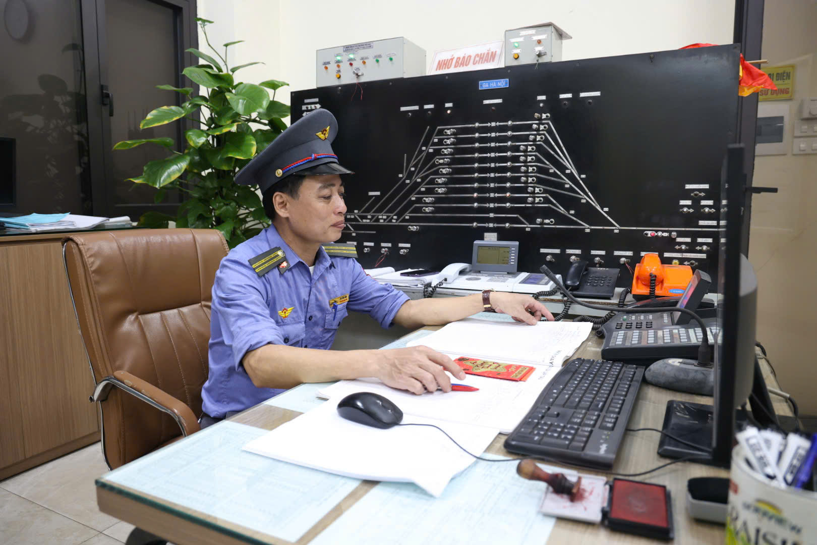 Chuyến tàu cuối cùng năm Ất Tỵ rời thủ đô - Ảnh 5.