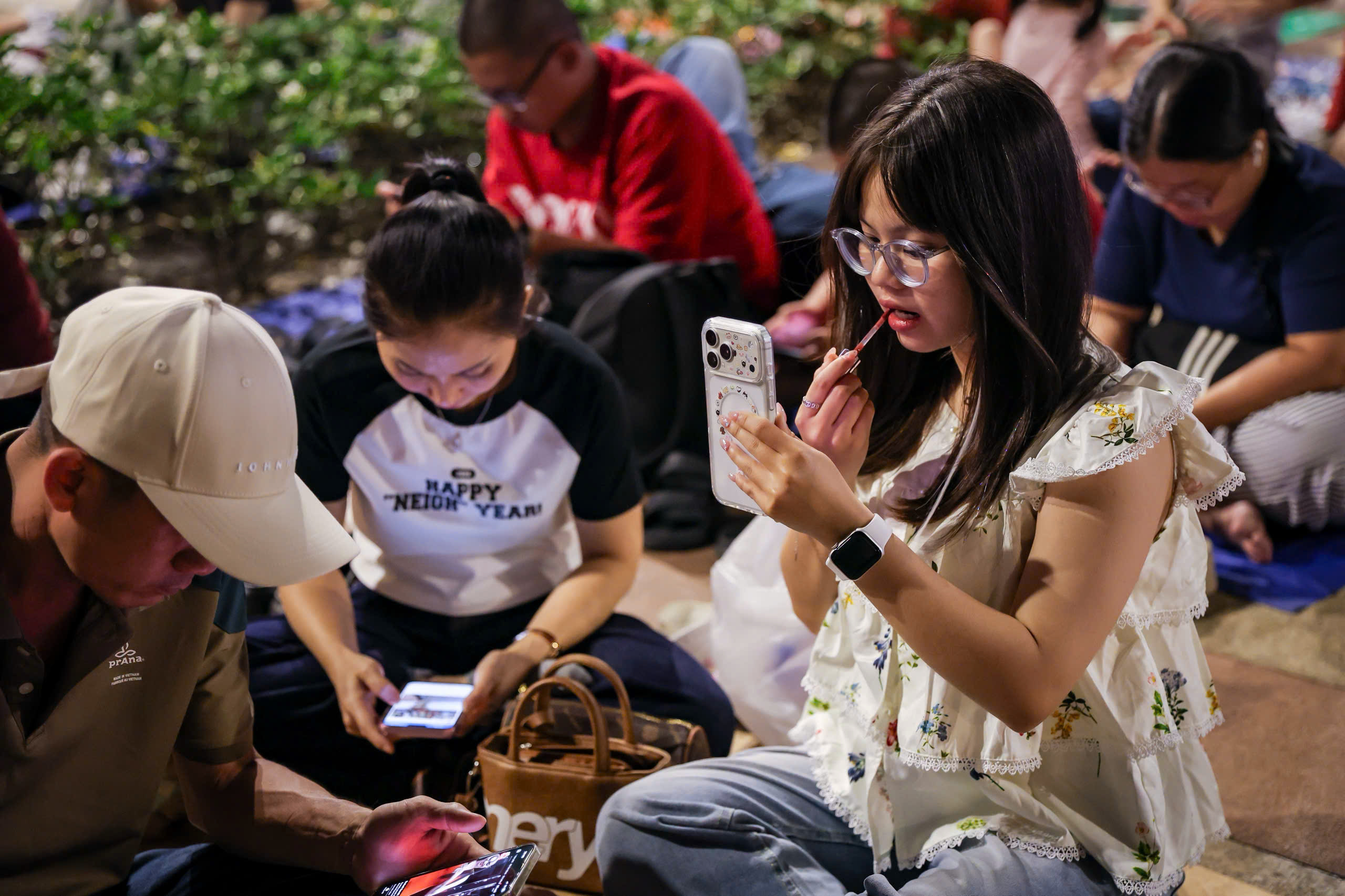 'Biển người' ở trung t&acirc;m TP.HCM chờ ngắm ph&aacute;o hoa giao thừa Tết B&iacute;nh Ngọ 2026 - Ảnh 9.