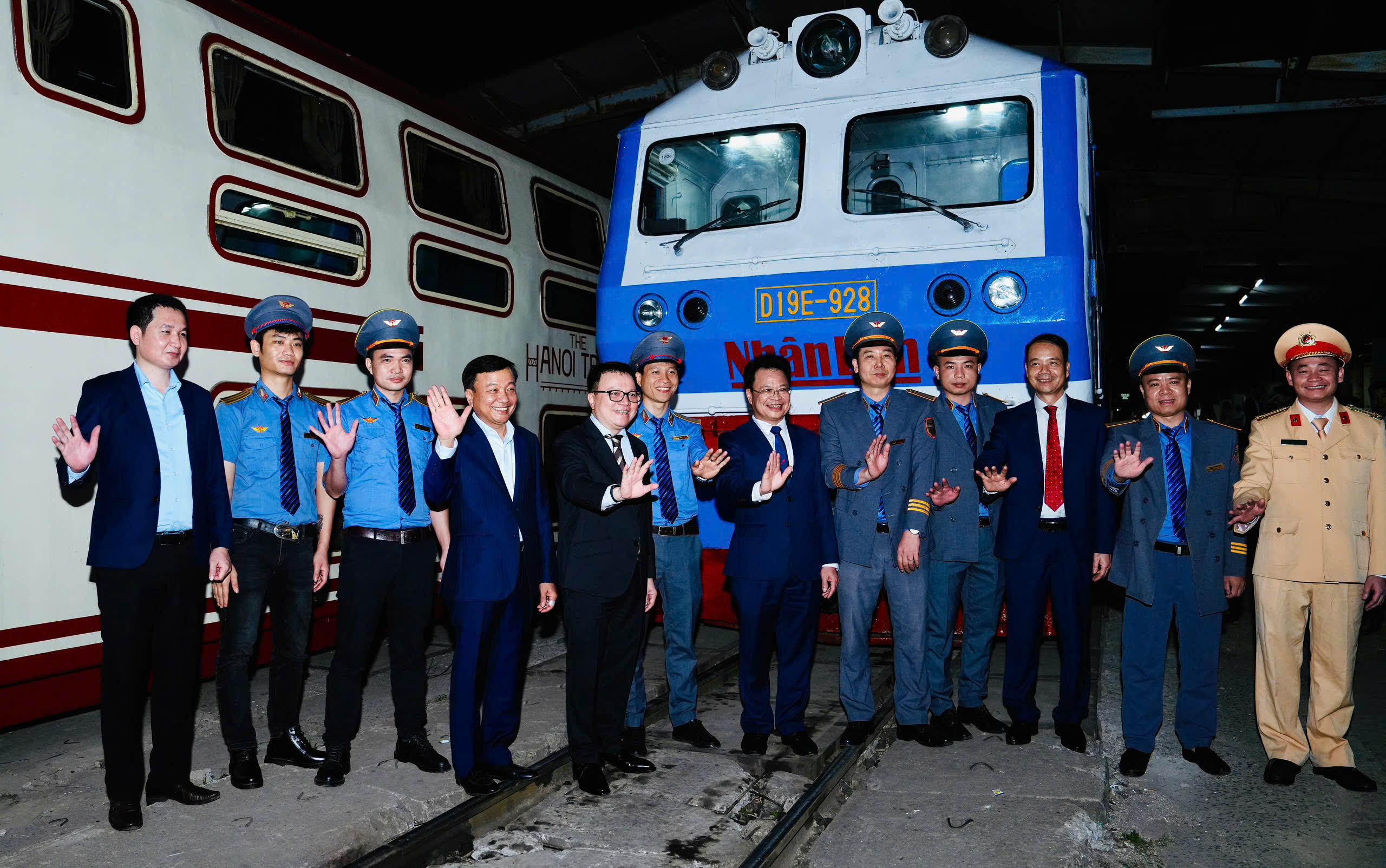 Chuyến tàu cuối cùng năm Ất Tỵ rời thủ đô - Ảnh 3.