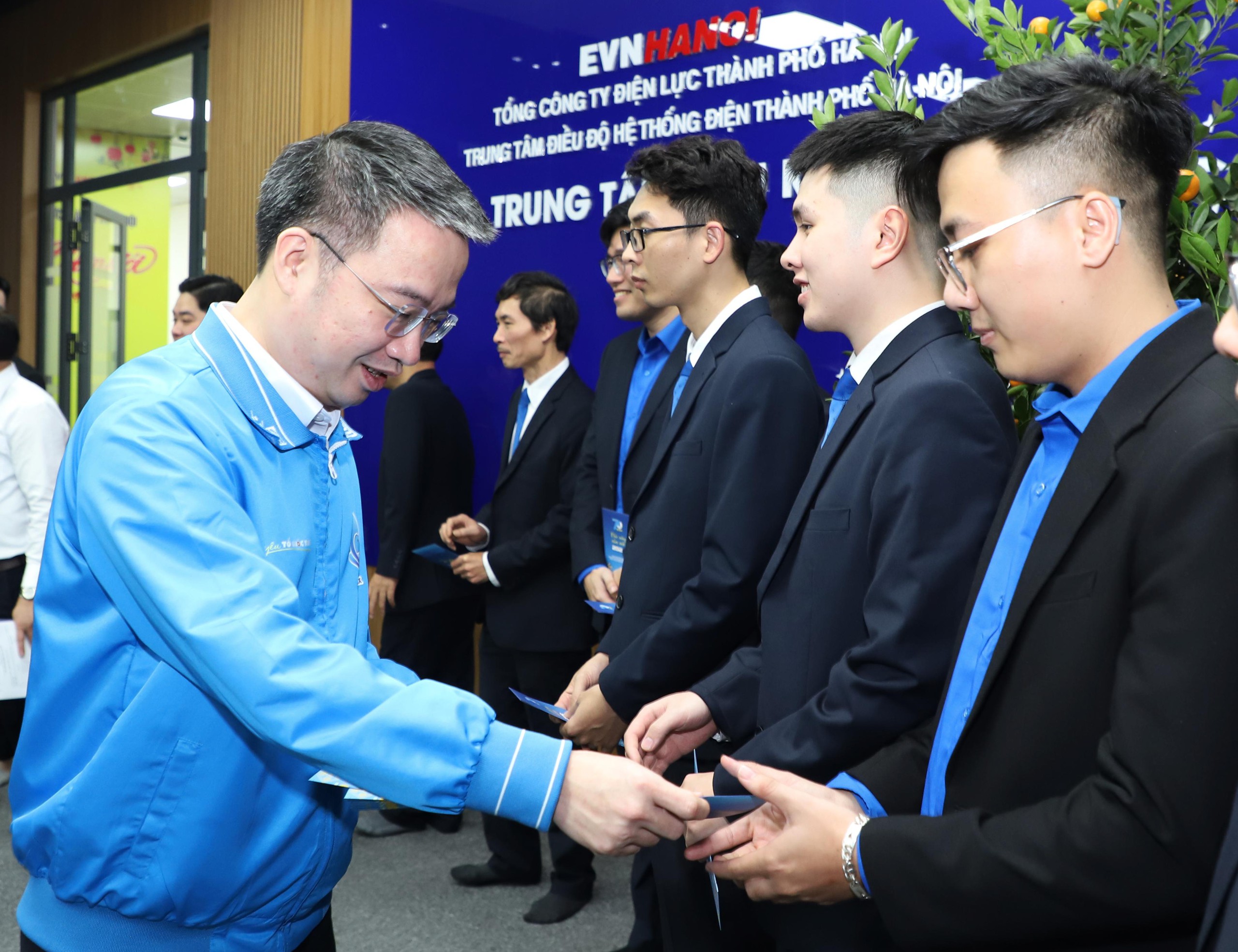 Anh Nguyễn Tường Lâm thăm và động viên đơn vị đặc thù trực tết tại Hà Nội- Ảnh 1. Anh Nguyễn Tường Lâm thăm và động viên đơn vị đặc thù trực tết tại Hà Nội- Ảnh 1.