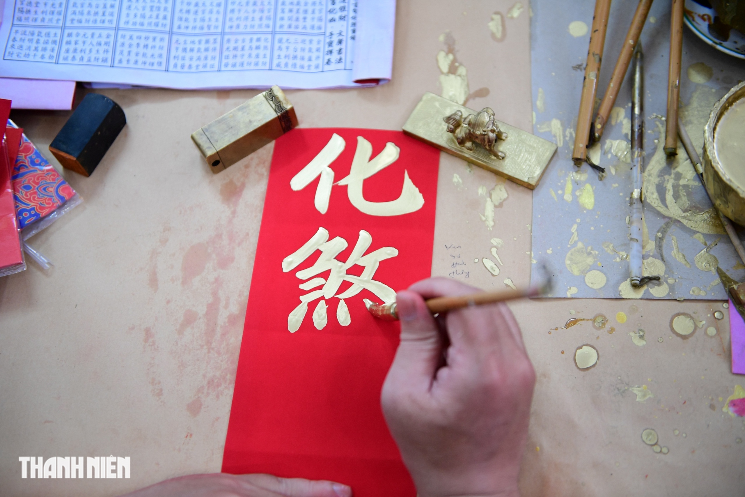 Cuối năm, người Hoa ở Chợ Lớn đi ‘mua chữ’: Mong bình an, phát đạt - Ảnh 7.