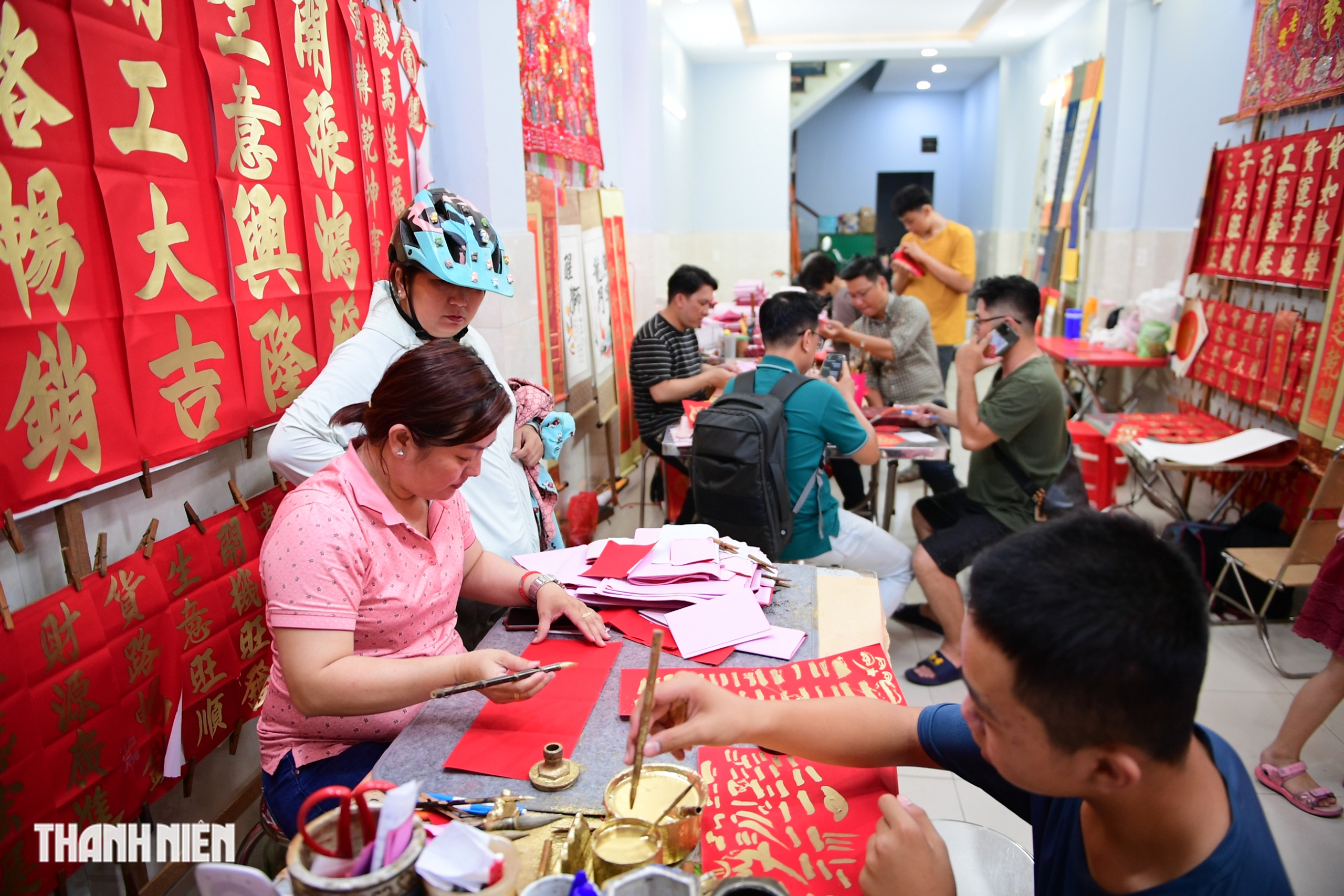 Cuối năm, người Hoa ở Chợ Lớn đi ‘mua chữ’: Mong bình an, phát đạt - Ảnh 5.