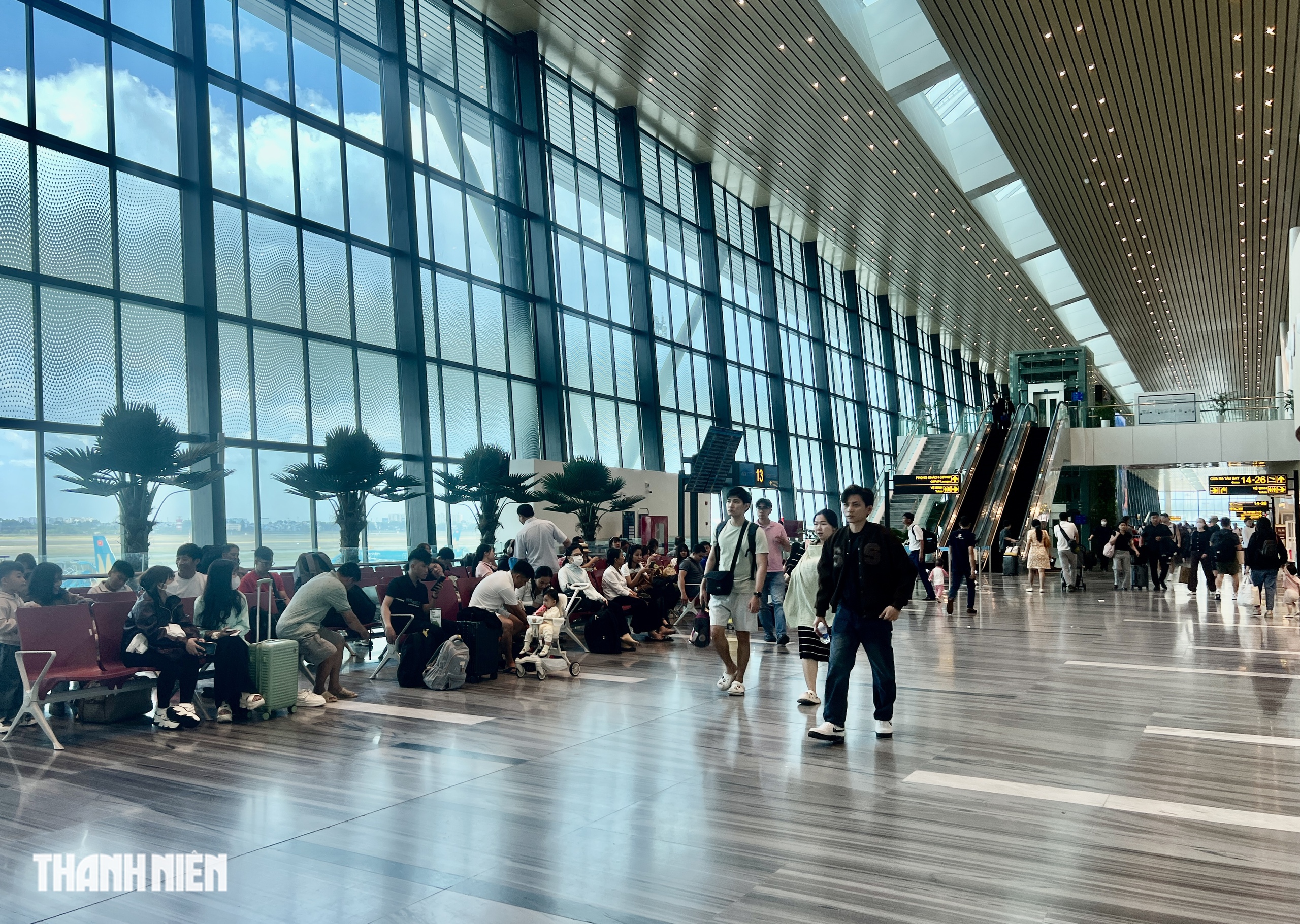 Nh&agrave; ga T3 s&acirc;n bay T&acirc;n Sơn Nhất tho&aacute;ng đ&atilde;ng, kh&aacute;ch thong thả l&ecirc;n m&aacute;y bay trước giao thừa- Ảnh 6.