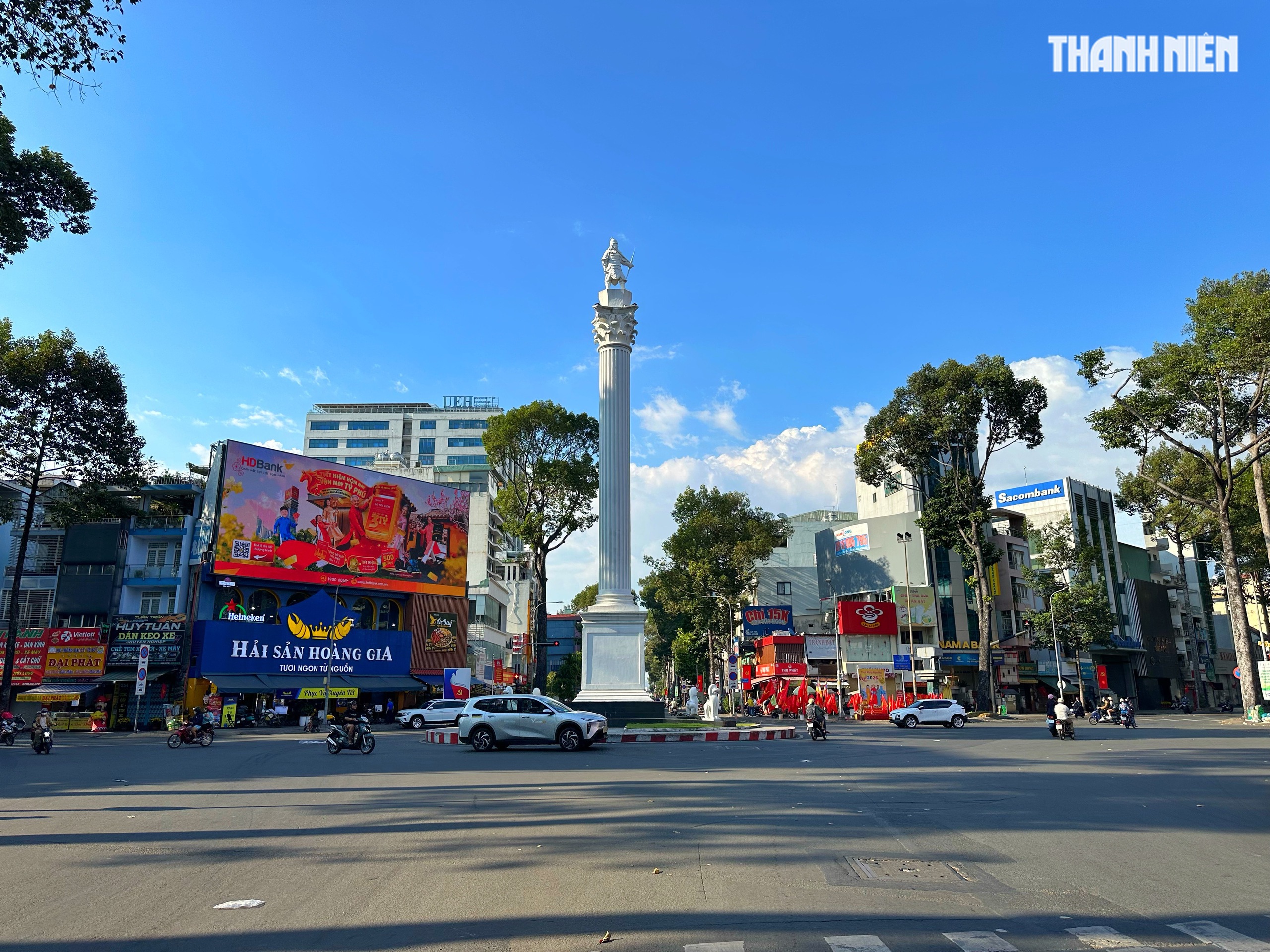 Chiều 29 tết, ngắm đường phố trung t&acirc;m TP.HCM trước thời khắc giao thừa Tết B&iacute;nh Ngọ- Ảnh 12.