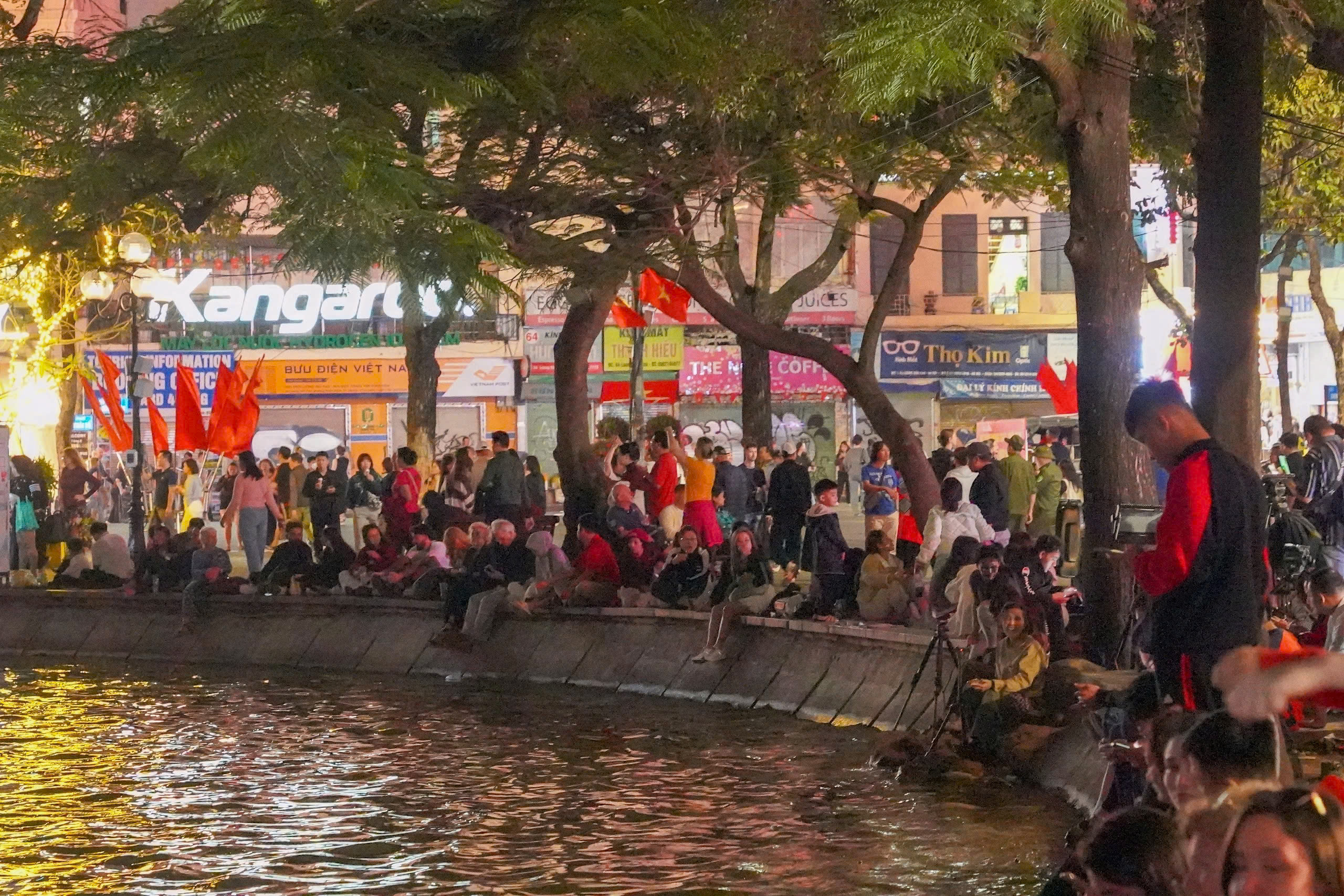 - Ảnh 4. - Ảnh 4.