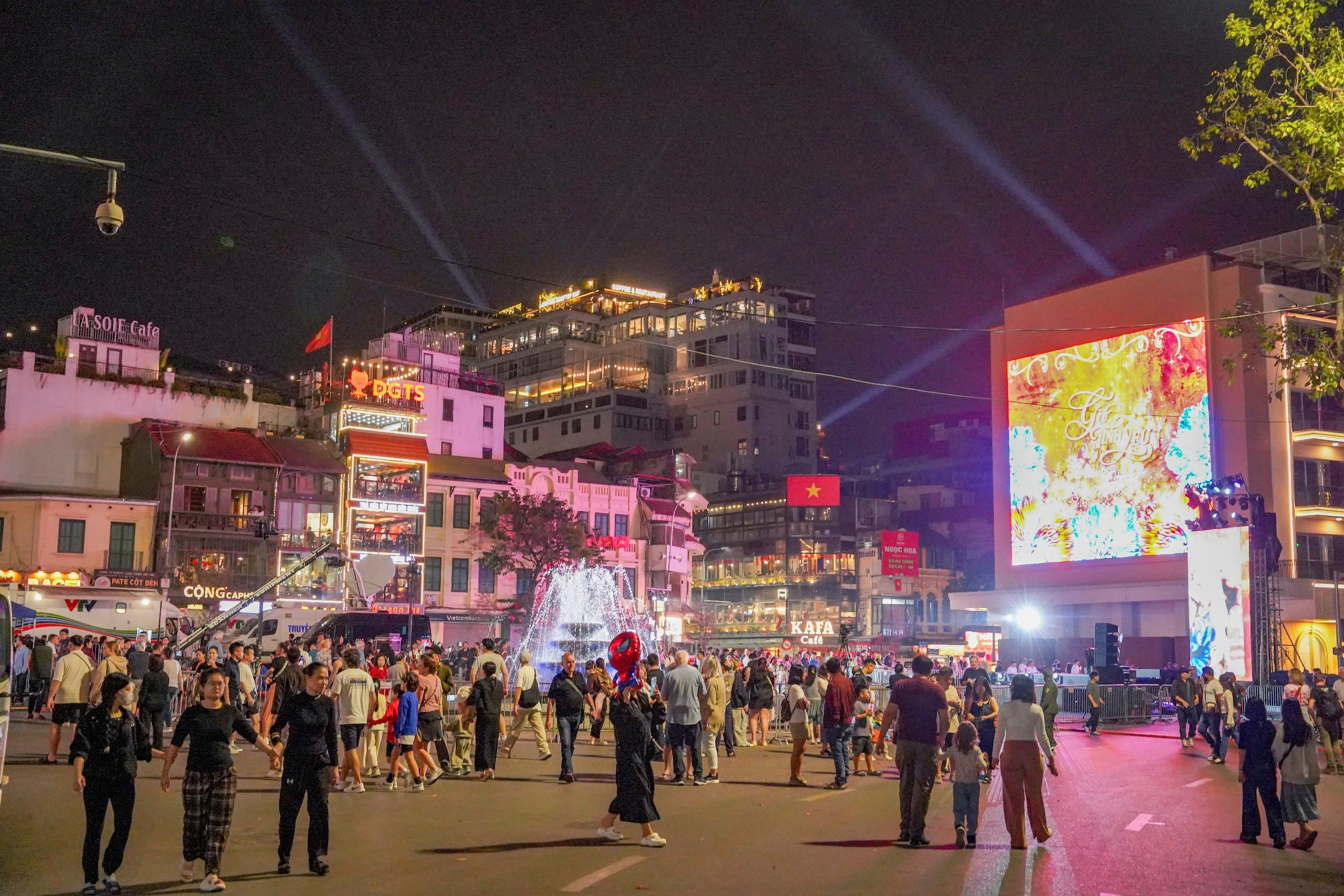 - Ảnh 1. Hồ Hoàn Kiếm- Ảnh 1.