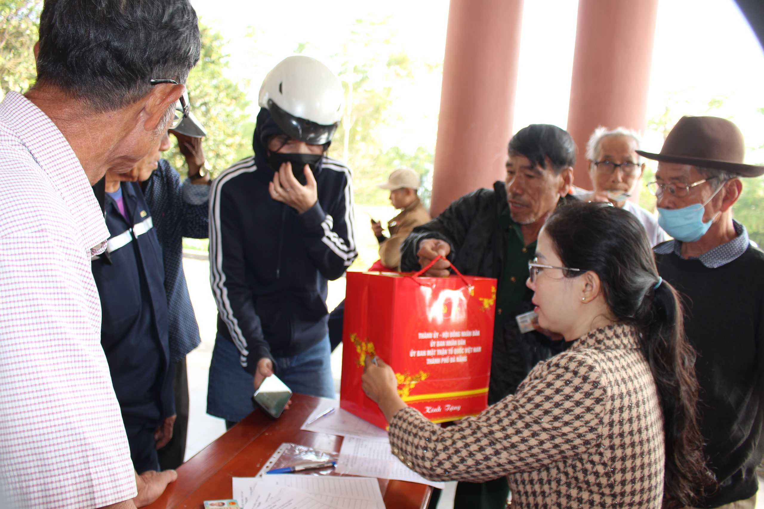 Tết nghĩa t&igrave;nh, xu&acirc;n y&ecirc;u thương tr&ecirc;n khắp nẻo đường- Ảnh 13.