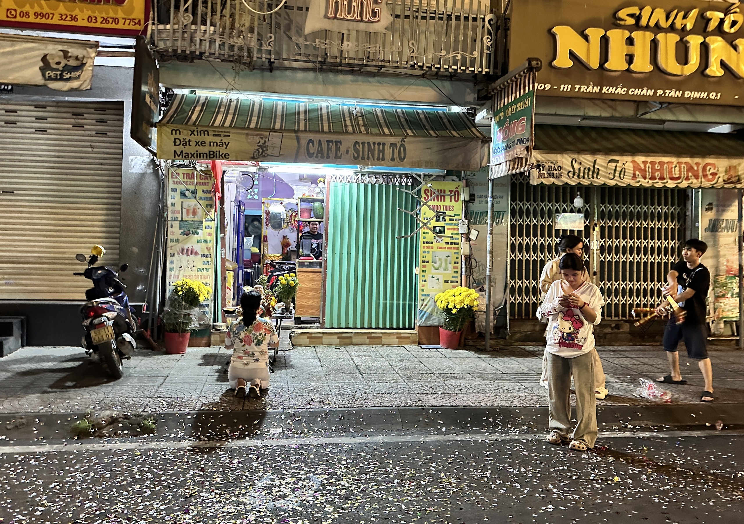 Pháo hoa rực sáng khắp ngã đường TP.HCM giao thừa Tết Bính Ngọ 2026- Ảnh 4. Pháo hoa rực sáng khắp ngã đường TP.HCM giao thừa Tết Bính Ngọ 2026- Ảnh 4.