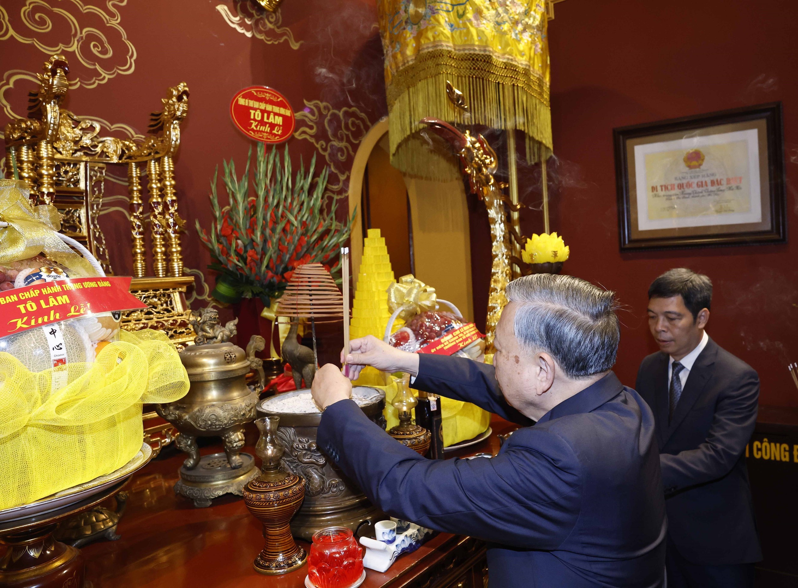 Tổng B&iacute; thư T&ocirc; L&acirc;m d&acirc;ng hương tại Ho&agrave;ng th&agrave;nh Thăng Long v&agrave; Di t&iacute;ch Nh&agrave; 67- Ảnh 1.