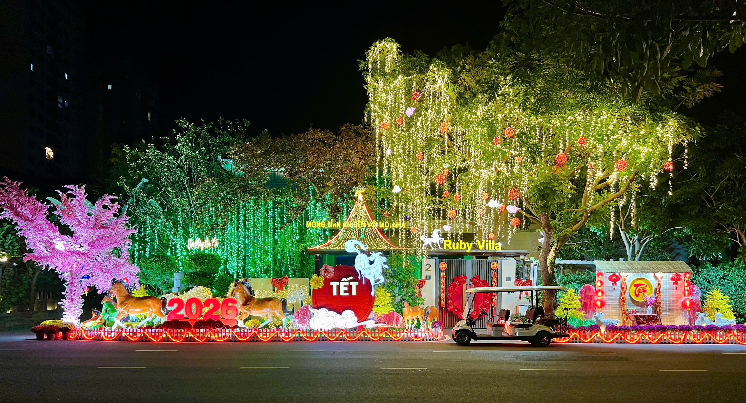 Biệt thự phố nhà giàu Phú Mỹ Hưng trang hoàng đón tết - Ảnh 8.