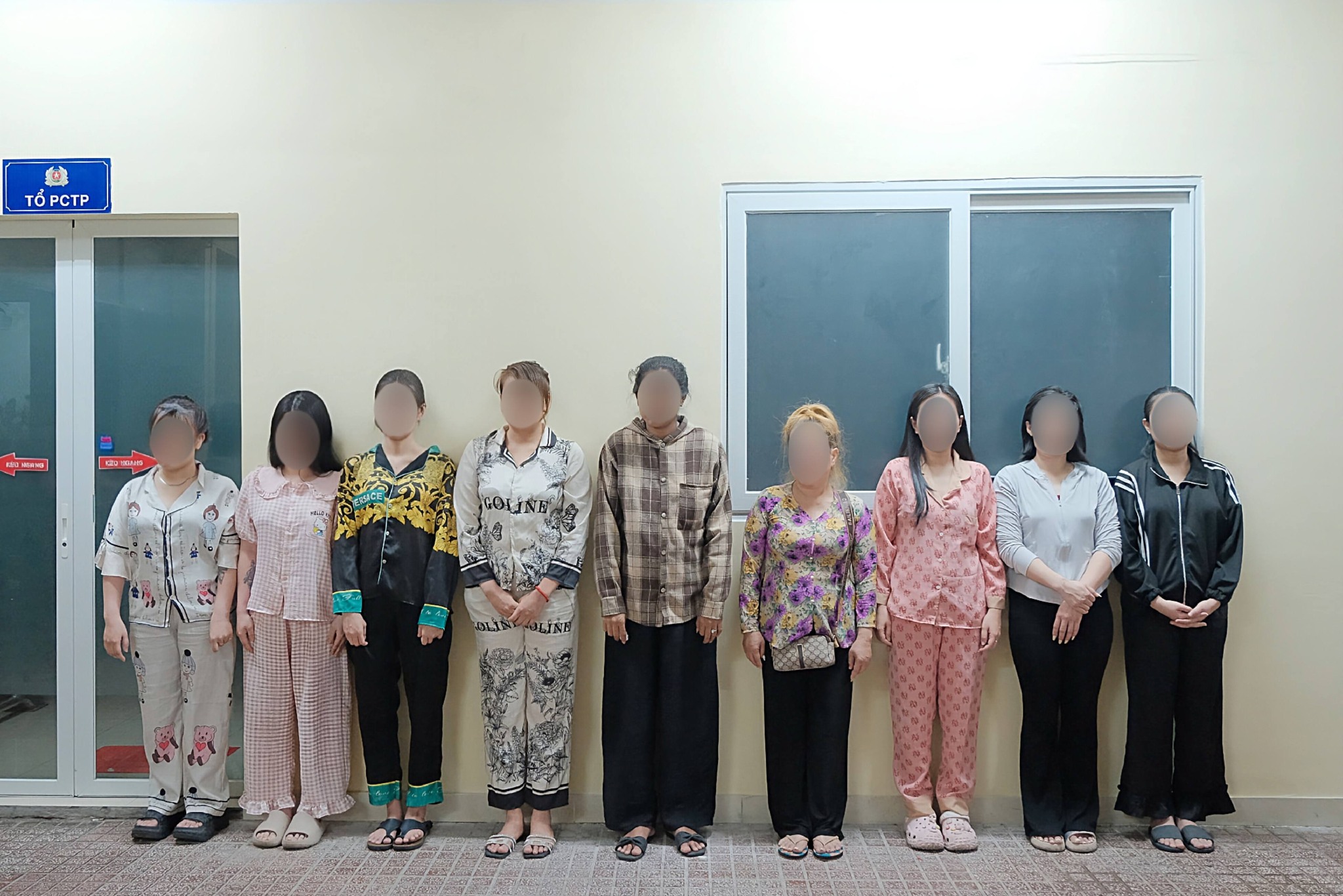 Công an TP.HCM khởi tố 9 cô gái tham gia hỗn chiến tranh giành khách- Ảnh 2.