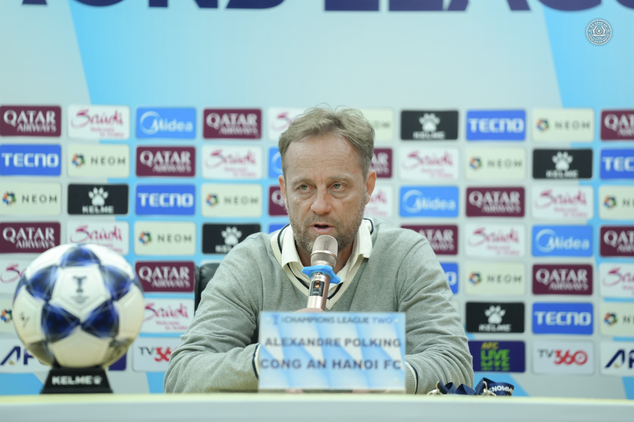 HLV Polking nói thẳng về án phạt của AFC: 'CLB CAHN không chối bỏ trách nhiệm, nhưng...'- Ảnh 1.
