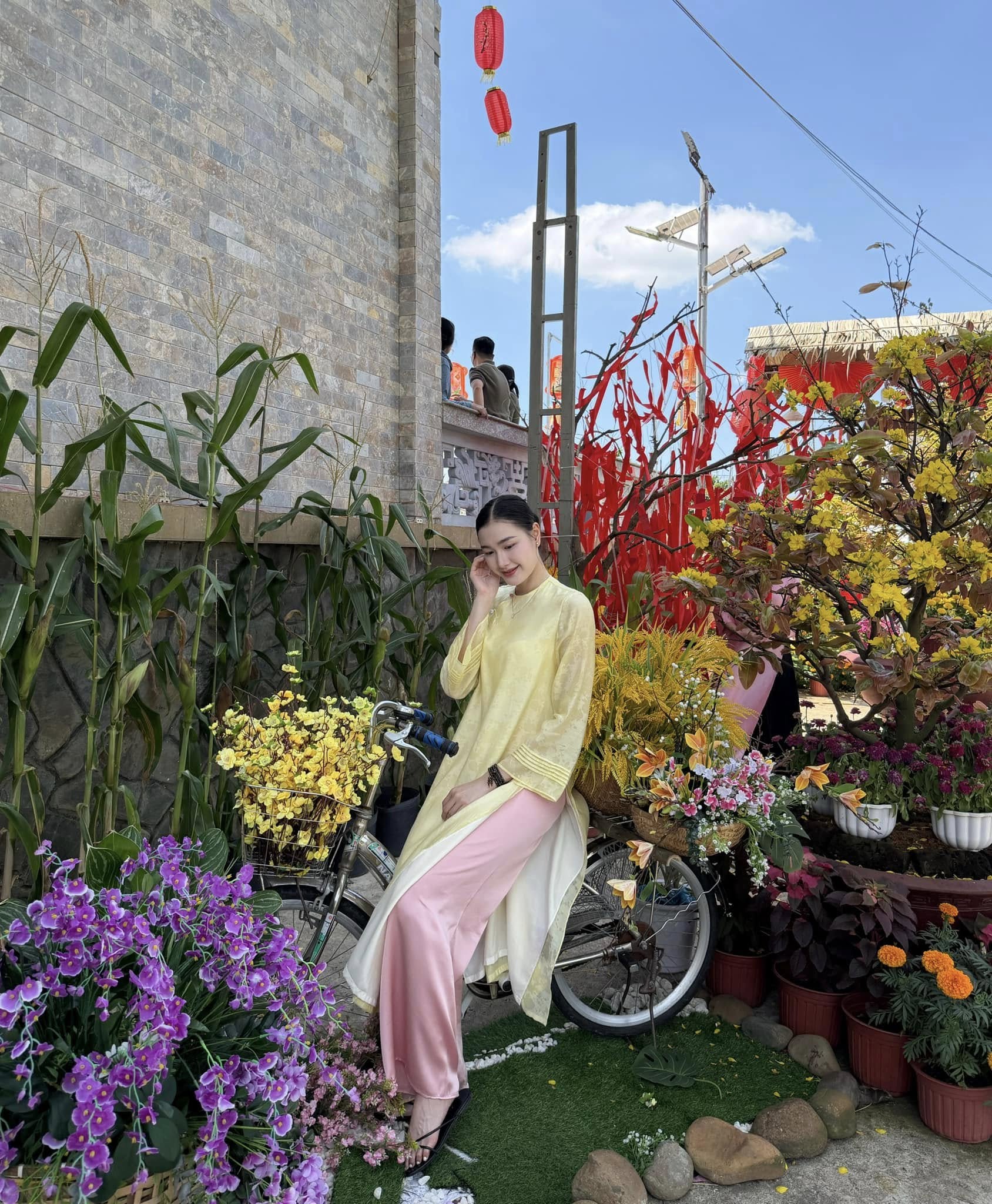 D&agrave;n mỹ nh&acirc;n b&oacute;ng chuyền Việt Nam khoe nhan sắc 'vạn người m&ecirc;&rsquo; ng&agrave;y đầu năm- Ảnh 1.