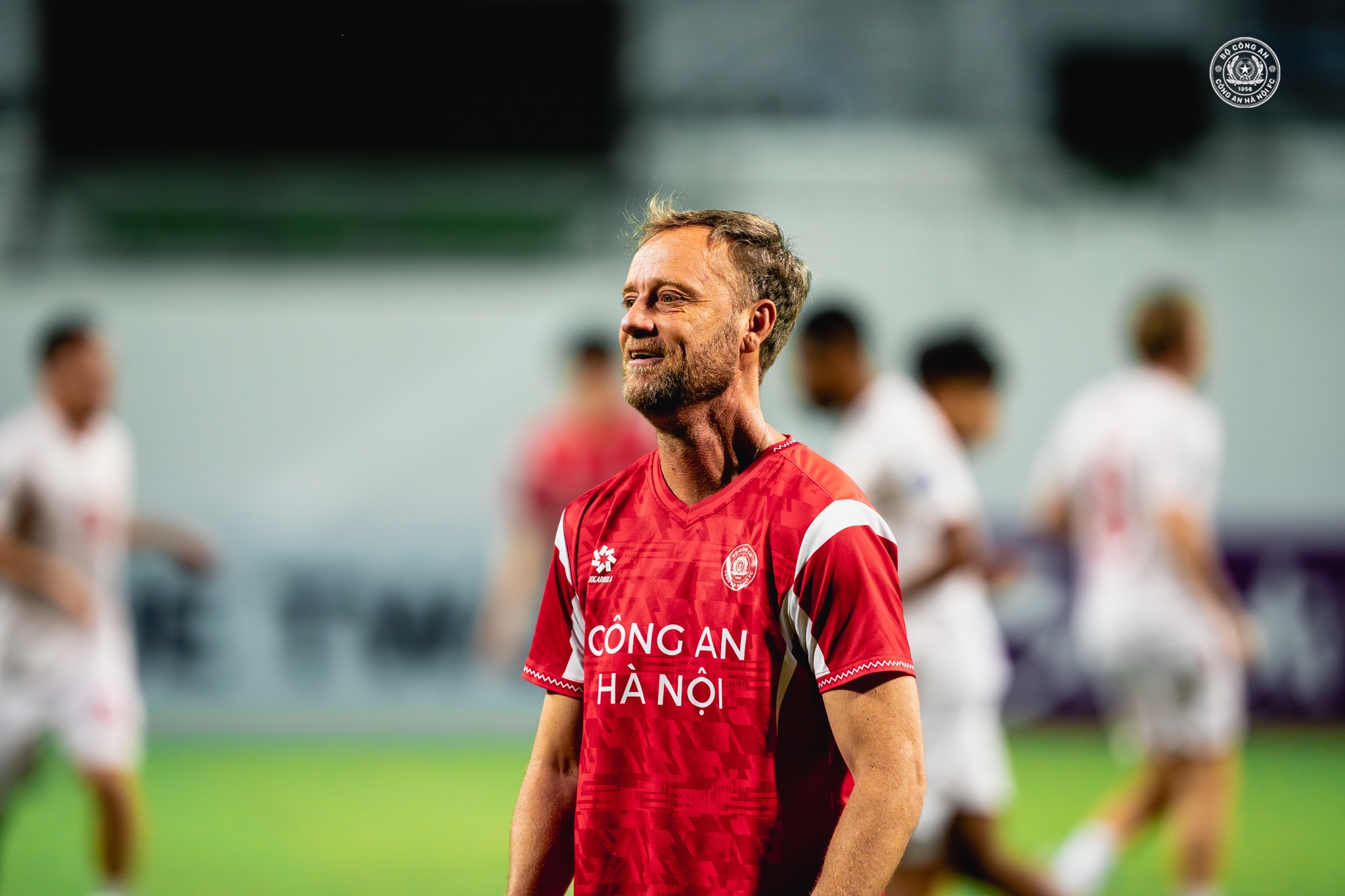 HLV Polking tuyệt đối tin tưởng CLB CAHN đủ bản lĩnh vượt ải khó, khen Quang Hải như 'Messi Thái'- Ảnh 1.