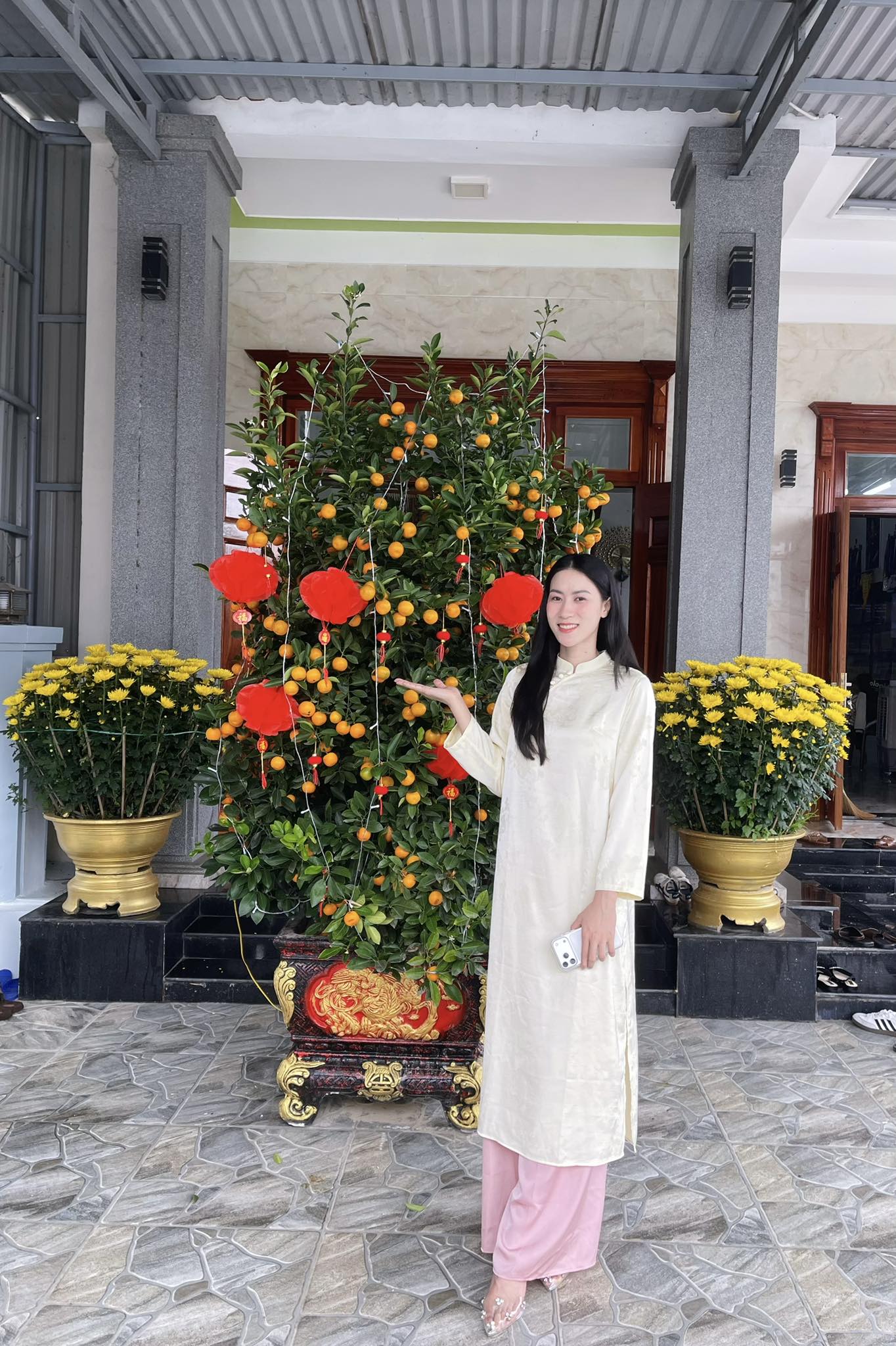 D&agrave;n mỹ nh&acirc;n b&oacute;ng chuyền Việt Nam khoe nhan sắc 'vạn người m&ecirc;&rsquo; ng&agrave;y đầu năm- Ảnh 3.