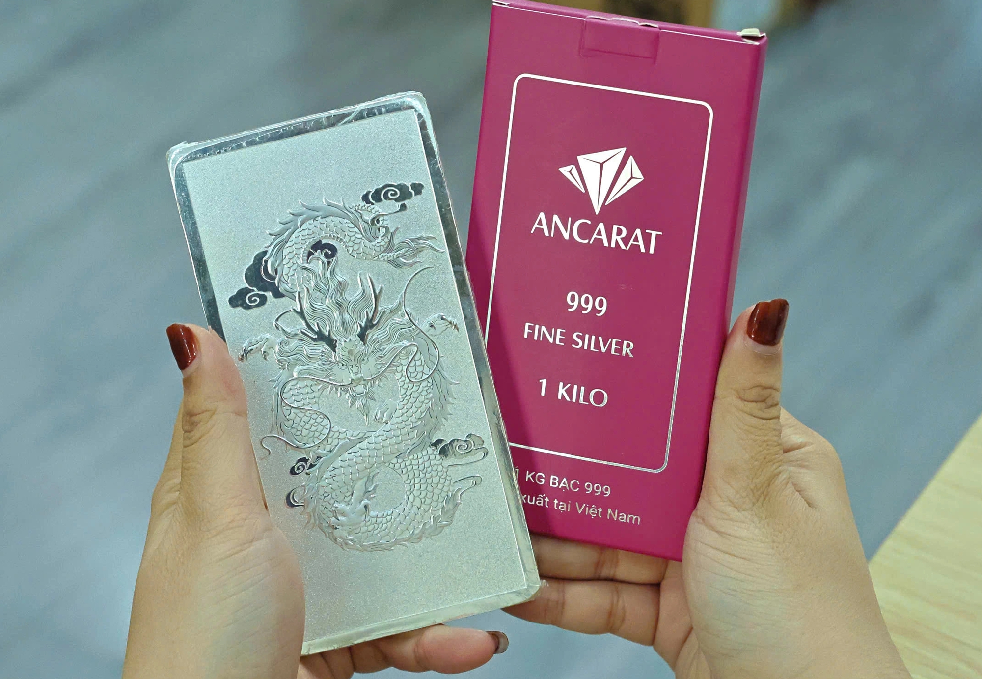 Giá bạc tiếp tục giảm, chỉ hơn 77 triệu đồng/kg- Ảnh 1.