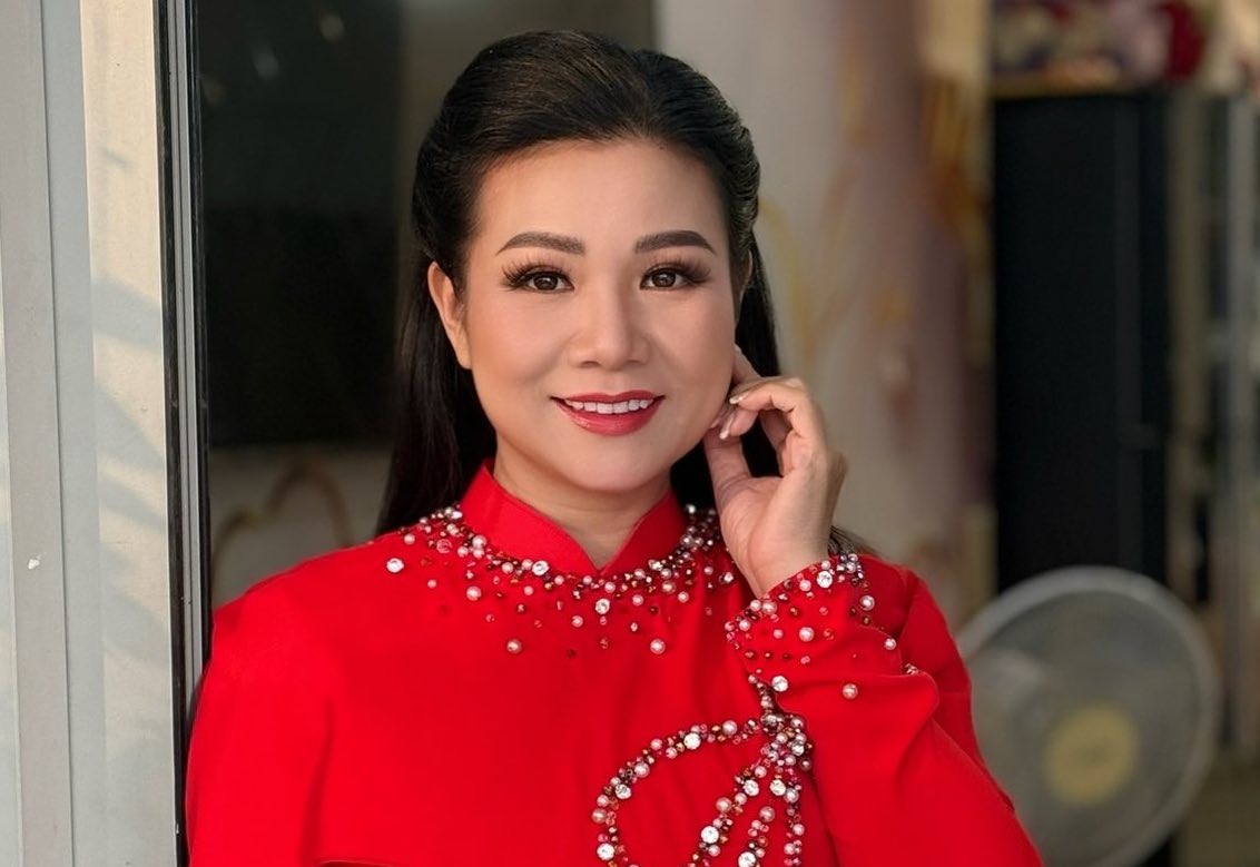 Ca sĩ bolero Dương Hồng Loan nói về dấu mốc tốt nghiệp đại học ở tuổi 45  - Ảnh 1.